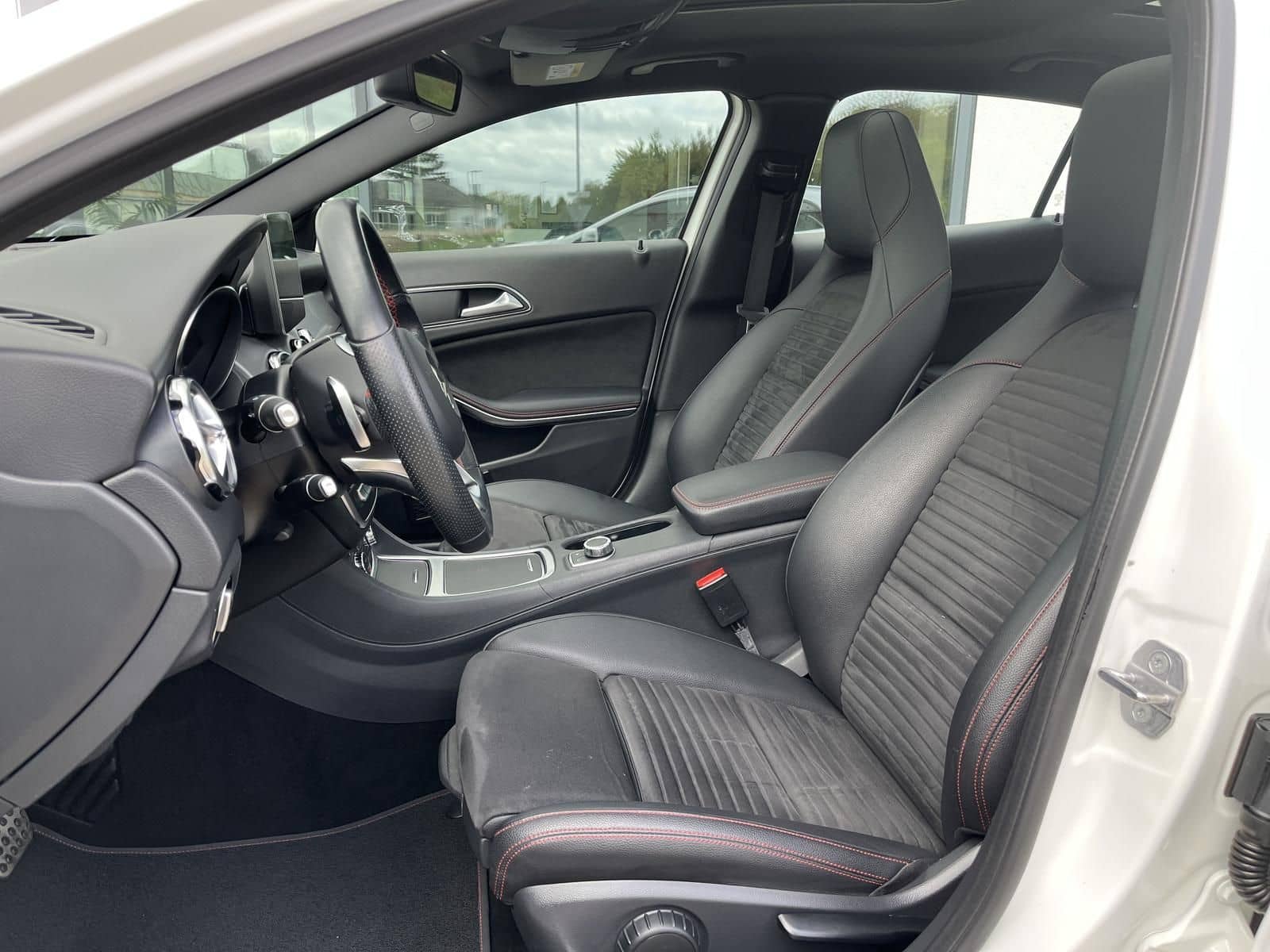 Mercedes-Benz GLA 180 Amg Line/P.dach/Alcantara/Navi/R.Kamera/ foto 10