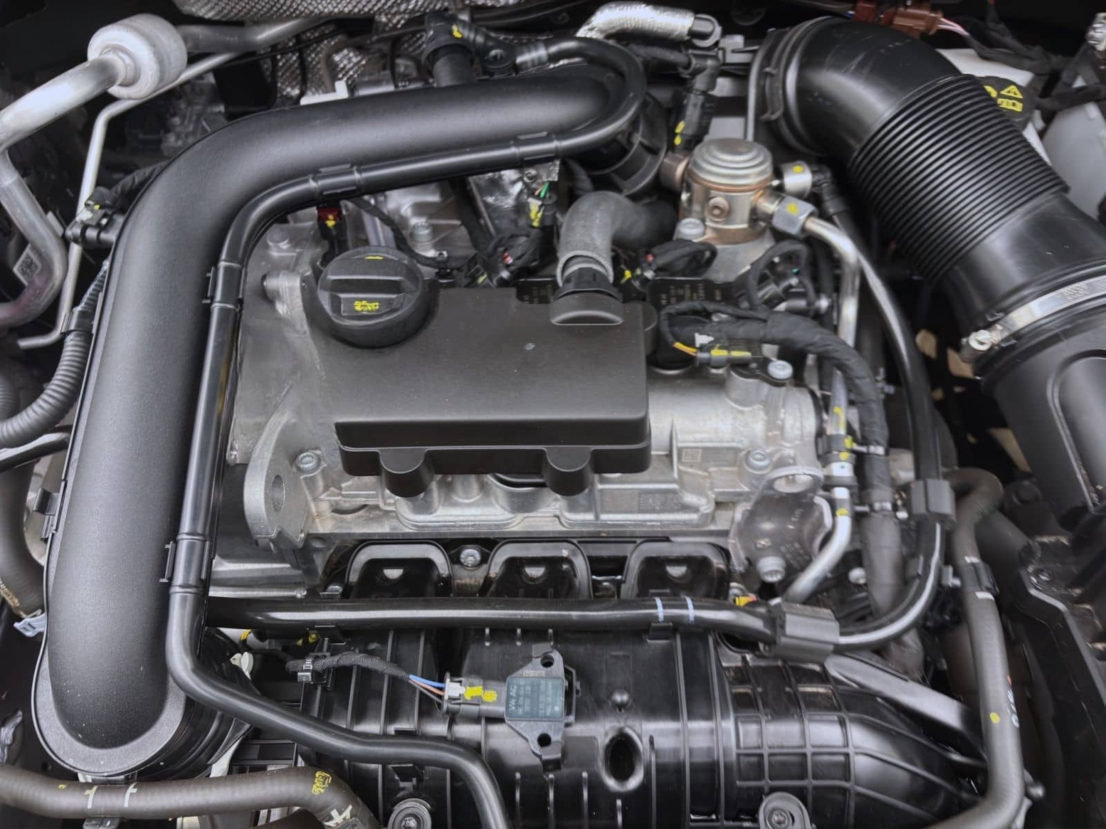 Volkswagen Taigo 1.0 TSI R-LINE NAVI KAMERA KLIMA SHZG foto 17