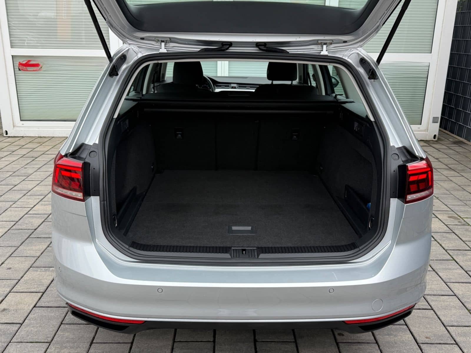 Volkswagen Passat 2.0TDI/NAVI/SITZHEIZUNG/AHK/KAMERA/LED foto 12