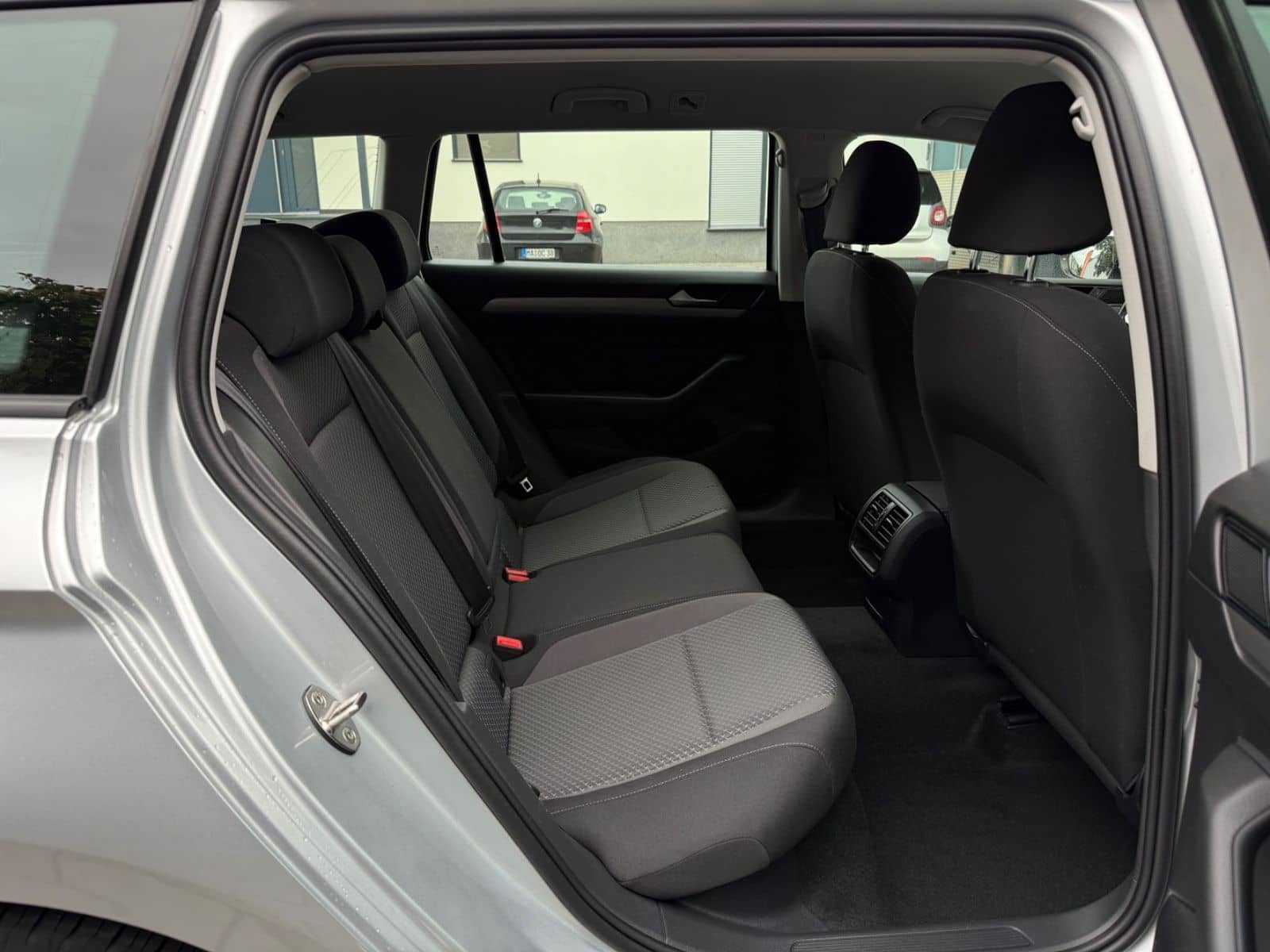 Volkswagen Passat 2.0TDI/NAVI/SITZHEIZUNG/AHK/KAMERA/LED foto 22