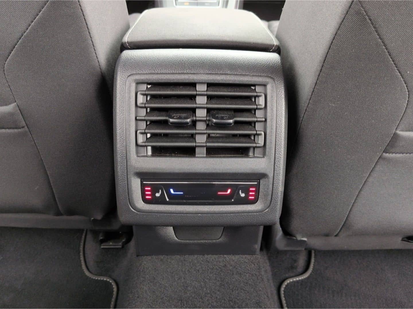 Volkswagen Golf VIII Life 2.0TDI*StndHzg ACC 4xSHZ Navi LED foto 11