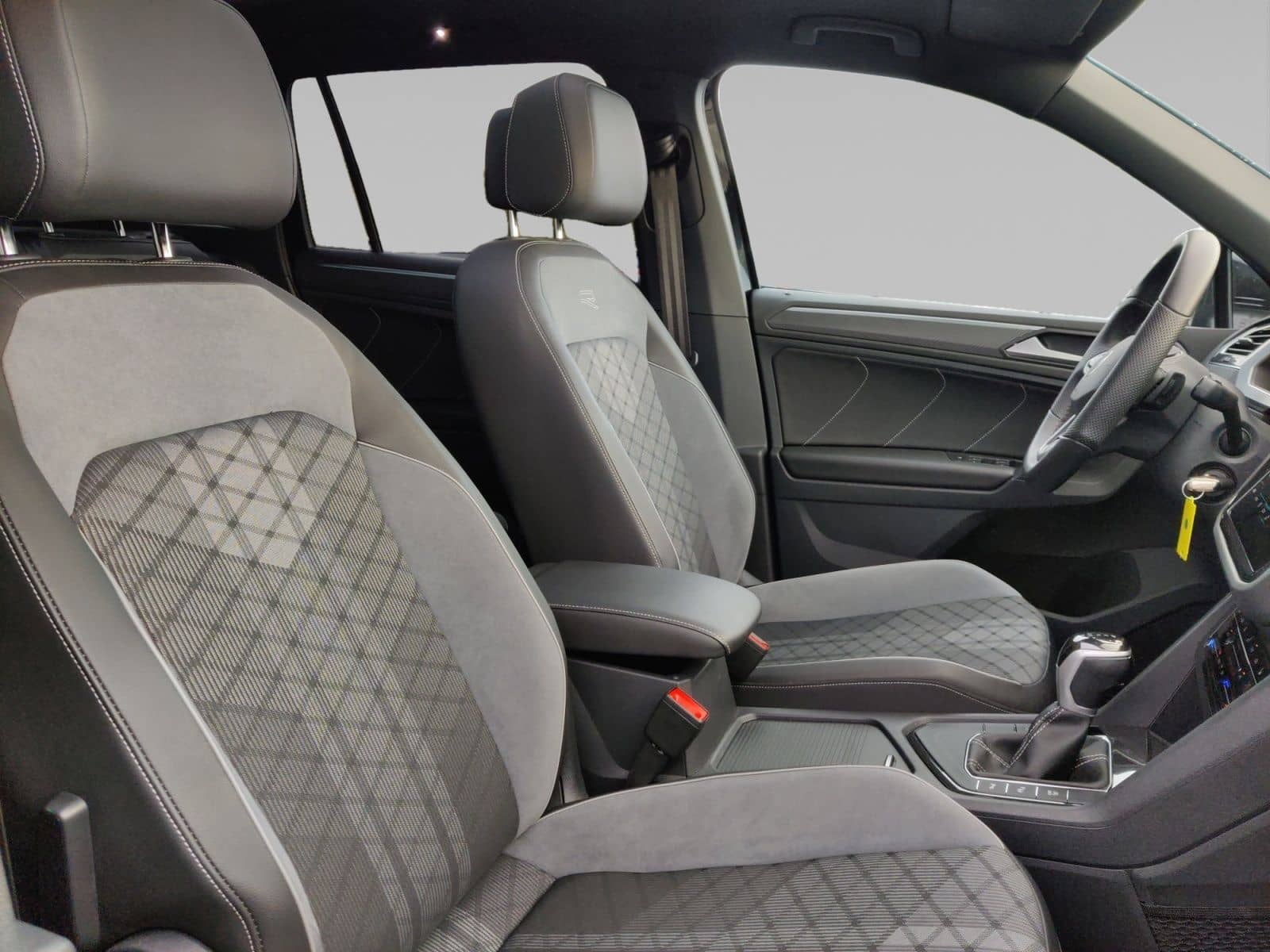 Volkswagen Tiguan 2.0 TDI R-Line Matrix Pano Harman 20" foto 11