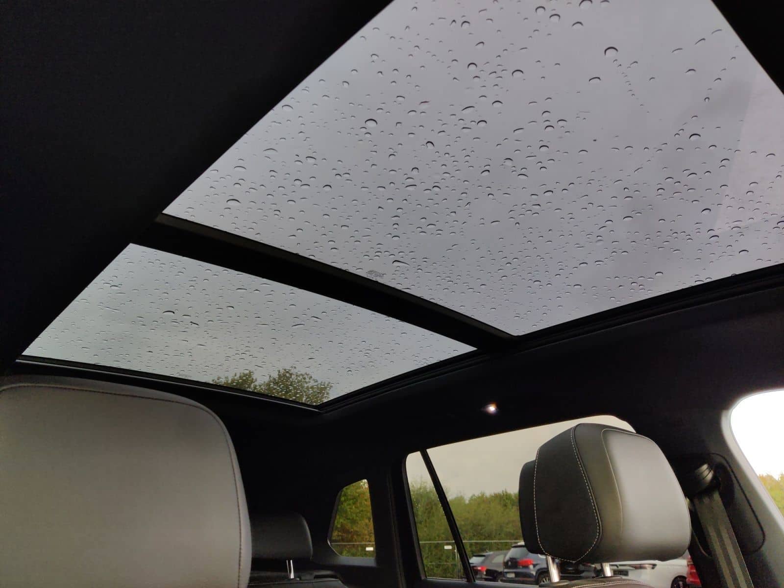 Volkswagen Tiguan 2.0 TDI R-Line Matrix Pano Harman 20" foto 17