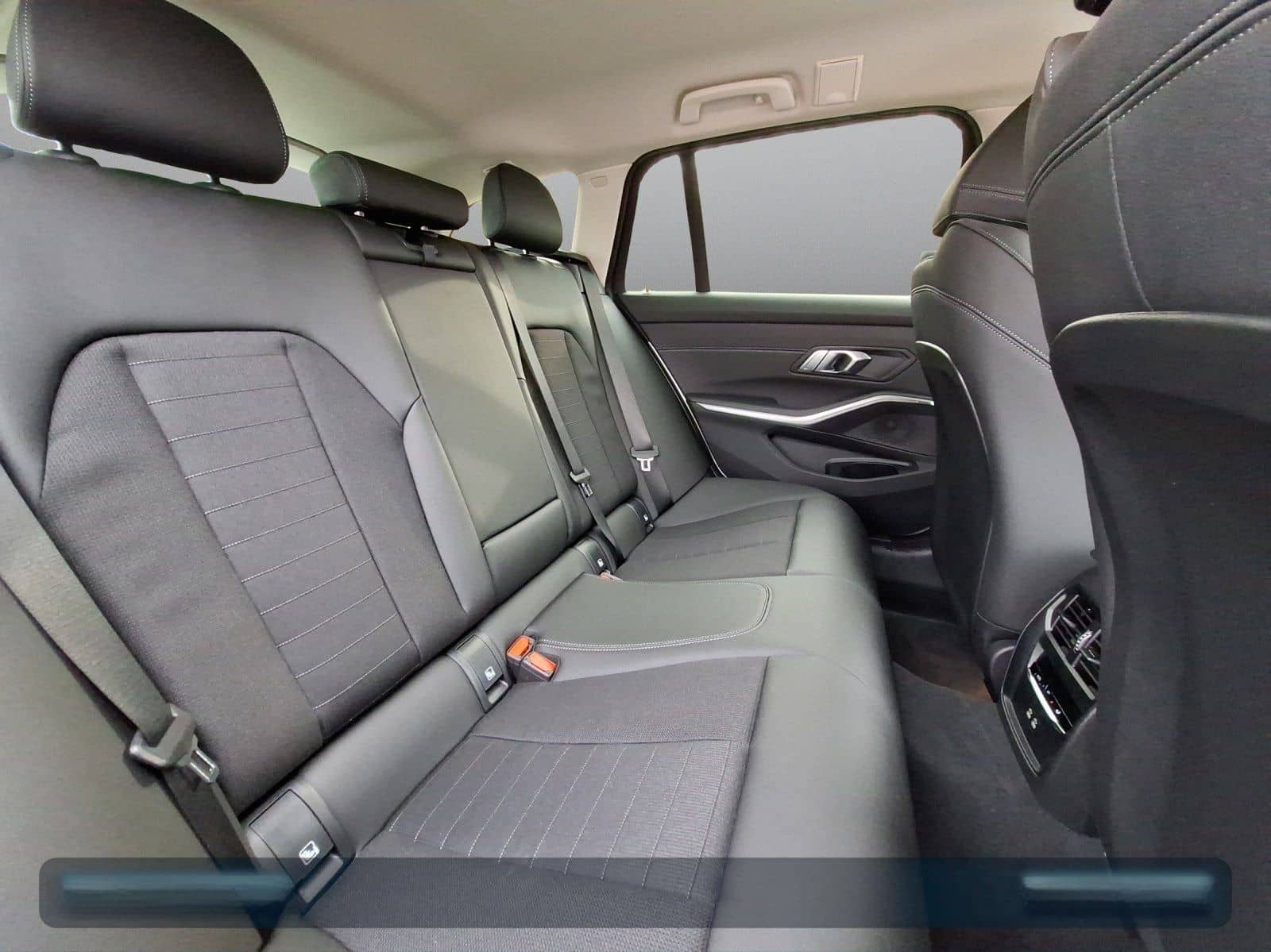 BMW 318d Touring Head-Up+AHK+Navi+ACC+SHZ+KeyGO+HiFi foto 20