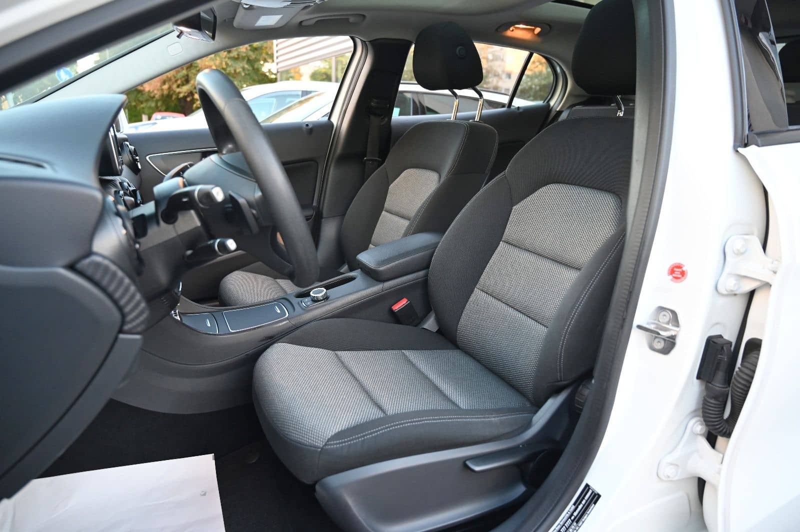 Mercedes-Benz GLA 200 d CDI Navi PDC Kamera Sitzhz. PanoramaSD foto 14