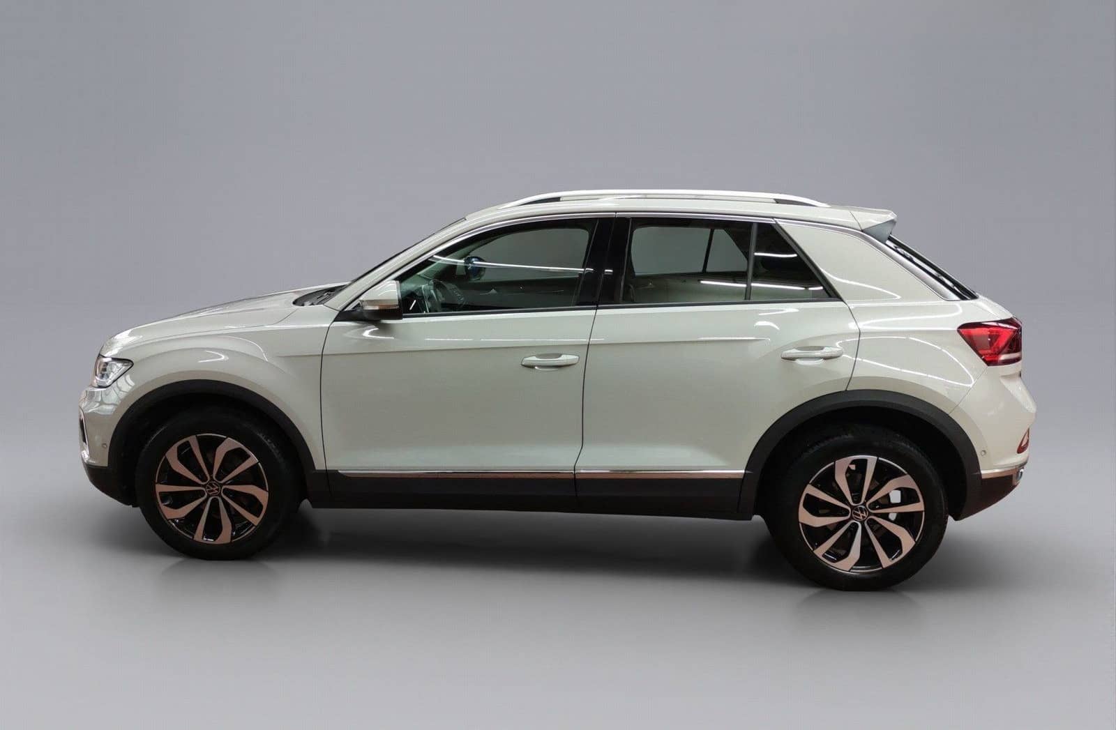 Volkswagen T-Roc Style 1.5 TSI 150PS ACC PDC SHZ NAVI DAB foto 2