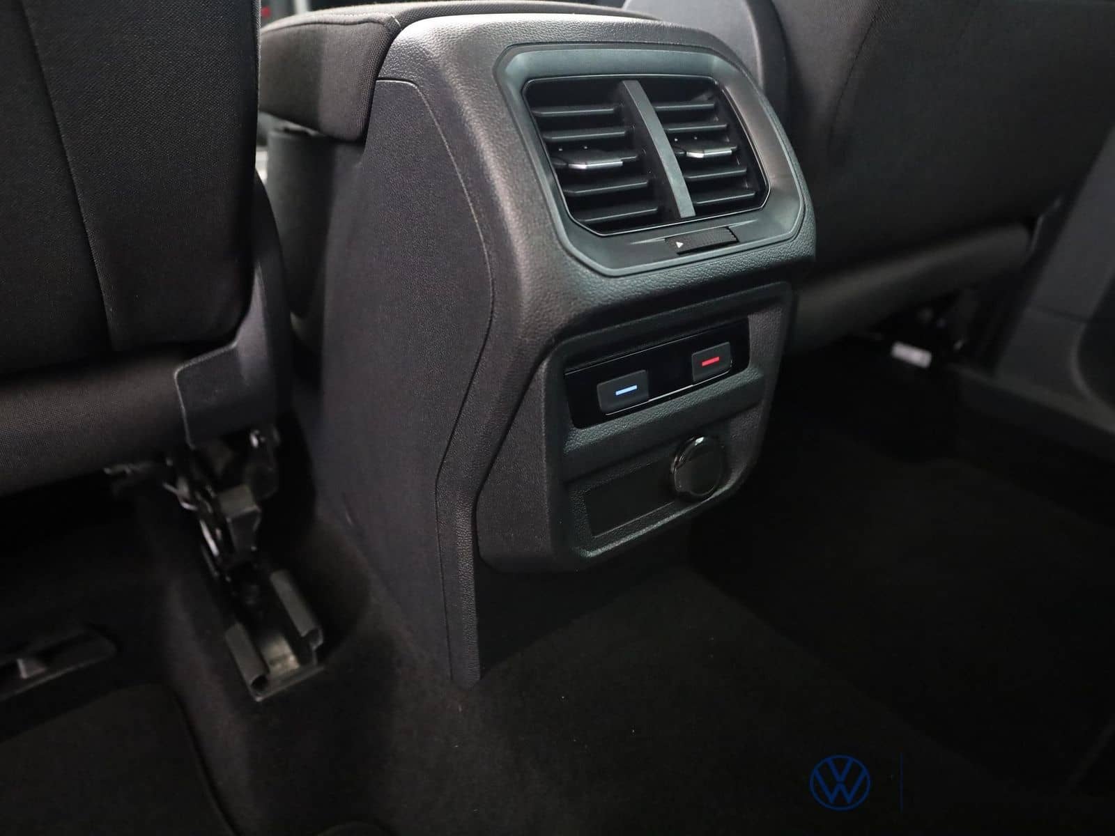 Volkswagen Tiguan 1.5 TSI Active+NAVI+ACC+RFK+GJR+PDC+LED foto 12