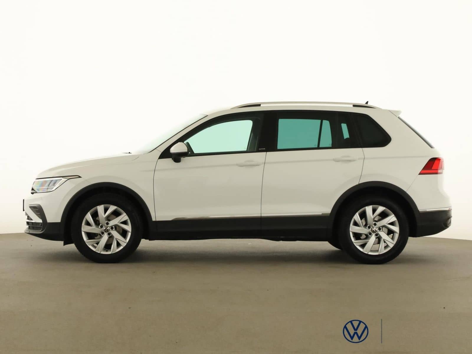 Volkswagen Tiguan 1.5 TSI Active+NAVI+ACC+RFK+GJR+PDC+LED foto 3