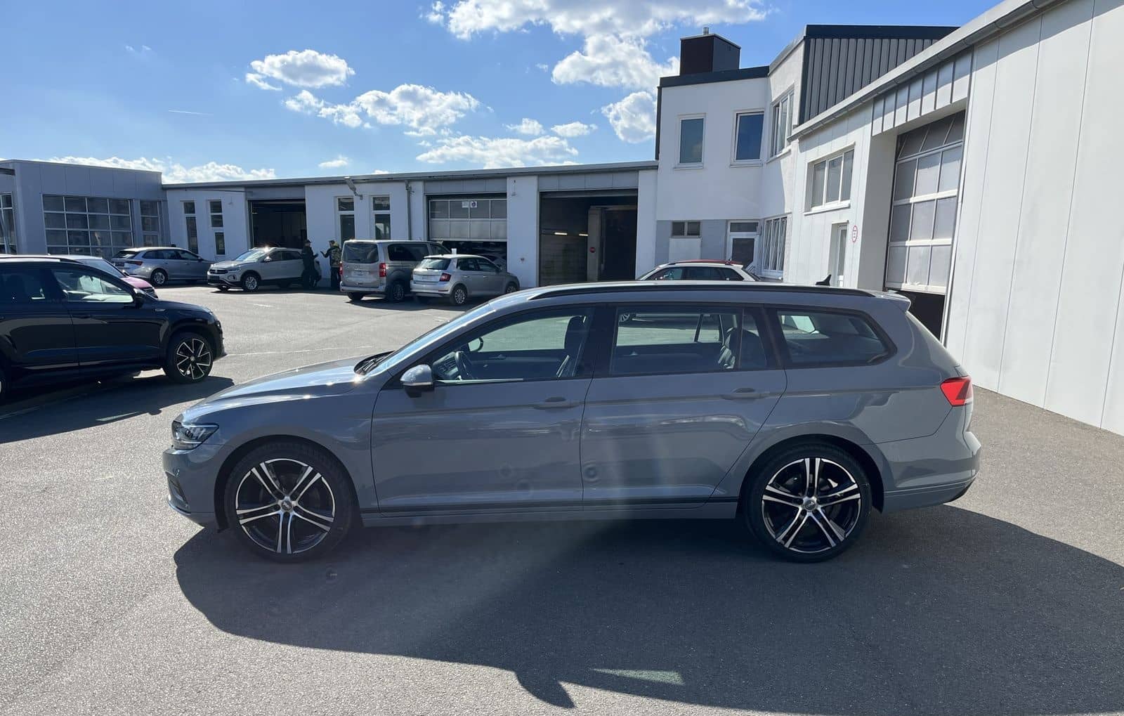 Volkswagen Passat Variant 1.5 TSI R-Line Optik 135€ m.20% A foto 2