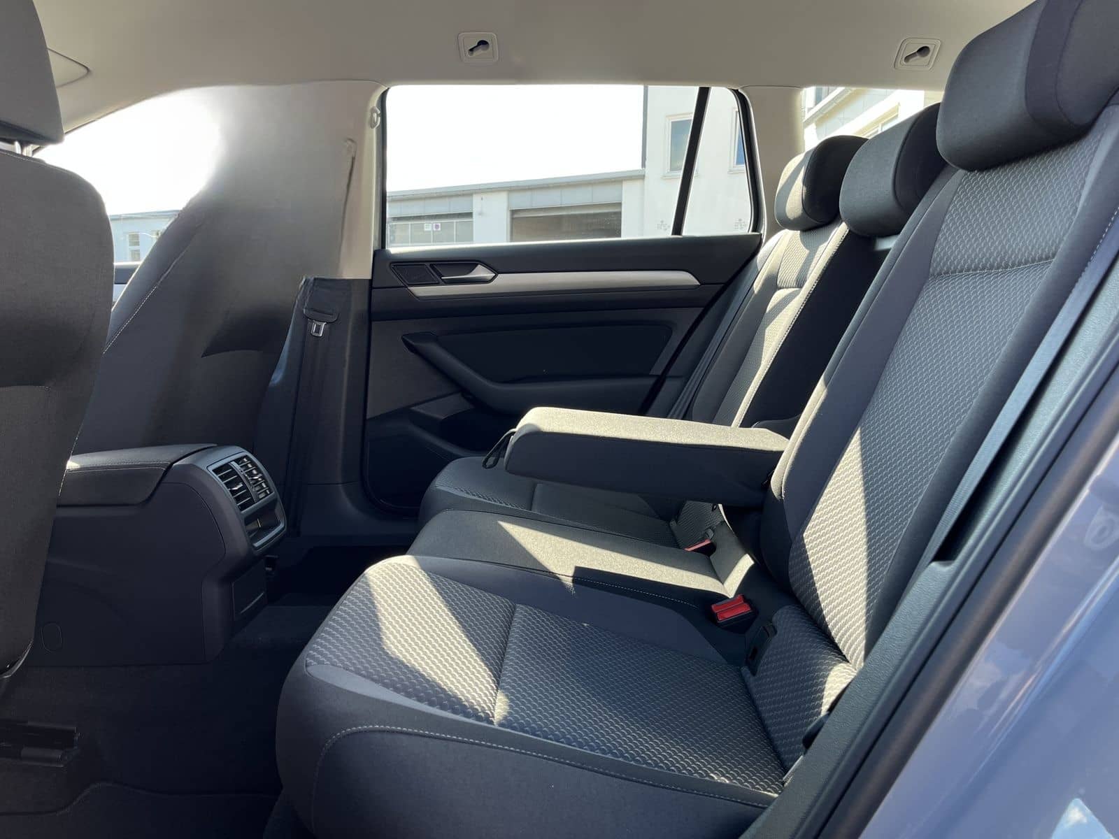 Volkswagen Passat Variant 1.5 TSI R-Line Optik 135€ m.20% A foto 15