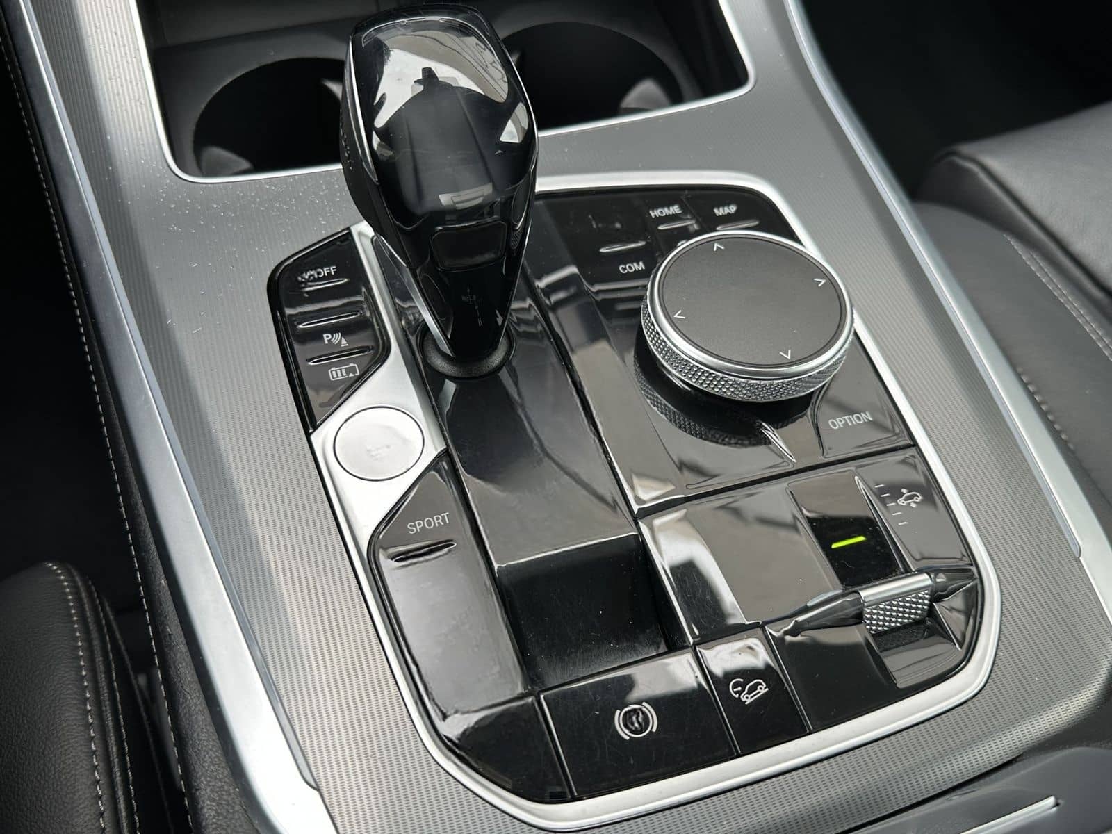 BMW X5 xDrive45e / MEMORY / Live Cockpit / H&K Sound foto 19