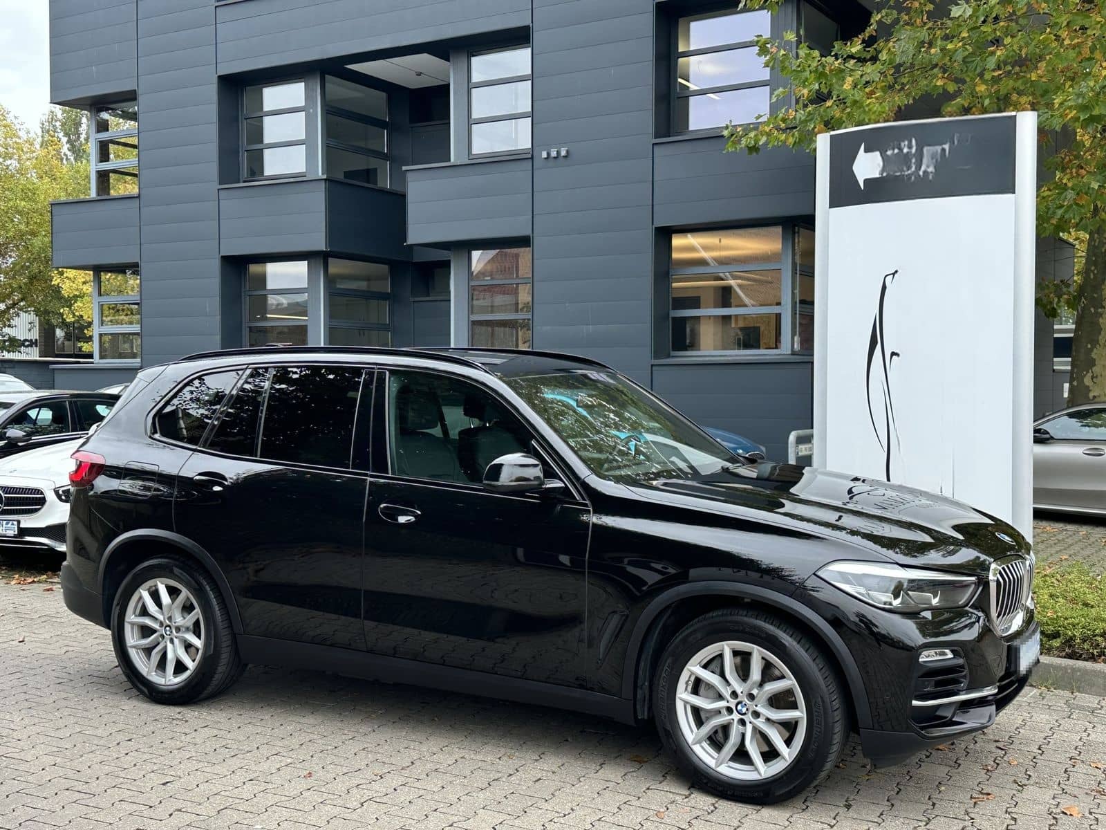 BMW X5 xDrive45e / MEMORY / Live Cockpit / H&K Sound foto 23