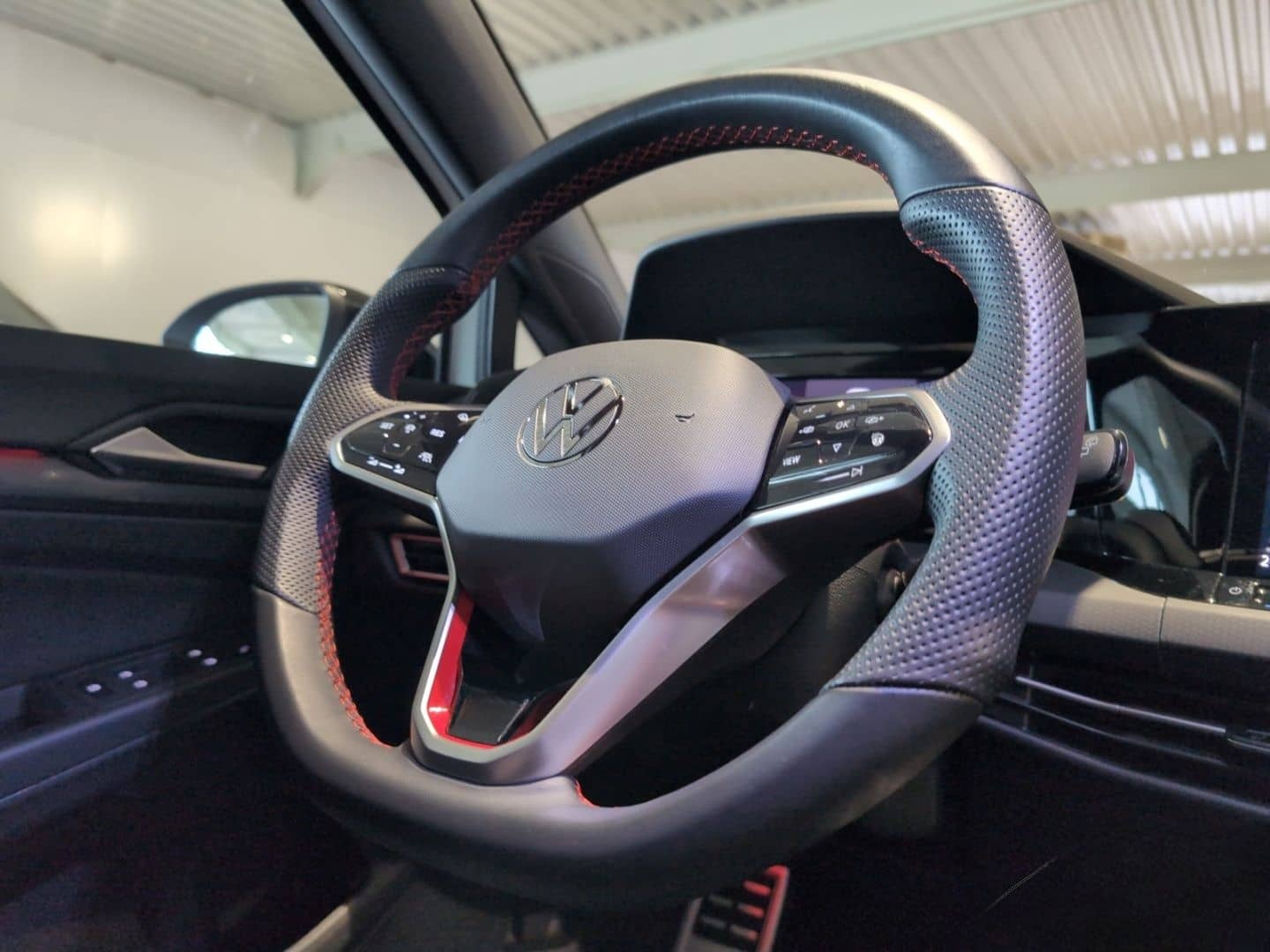 Volkswagen Golf GTI VIII 2,0 TSI DSG Clubsport Black Style  foto 14