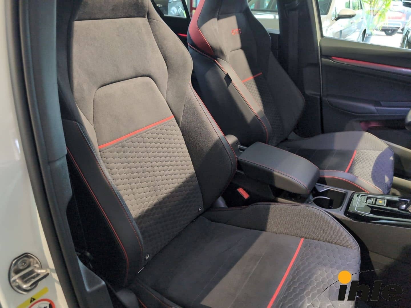 Volkswagen Golf GTI VIII 2,0 TSI DSG Clubsport Black Style  foto 16