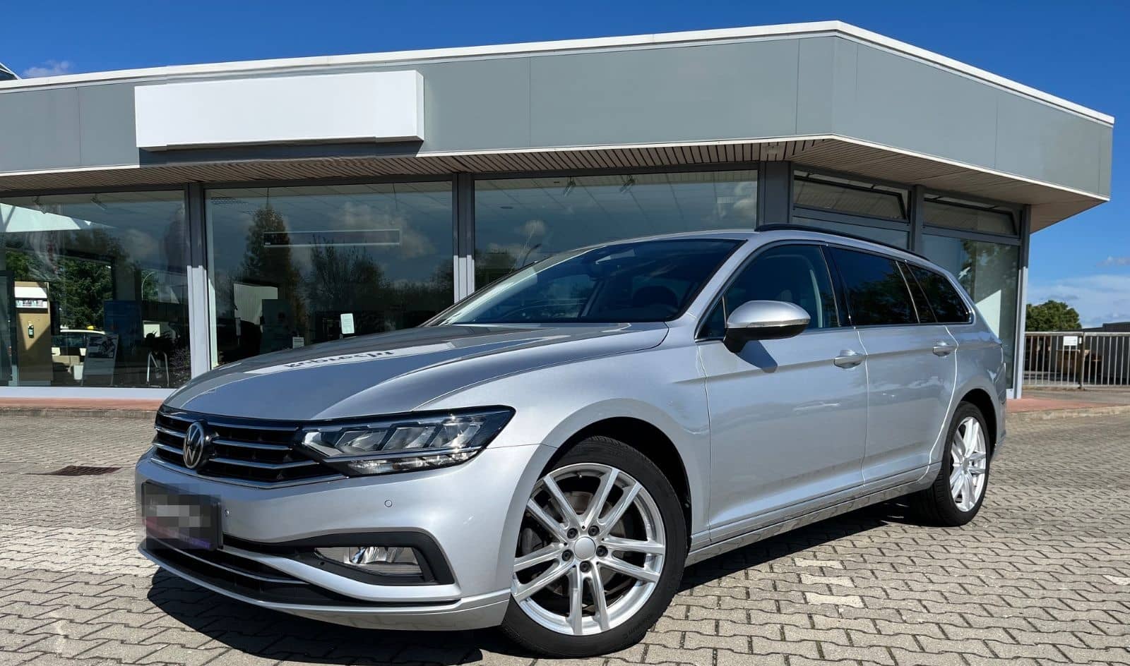 Volkswagen Passat Variant Business 1.5 TSI Navi App AHK ACC foto 1