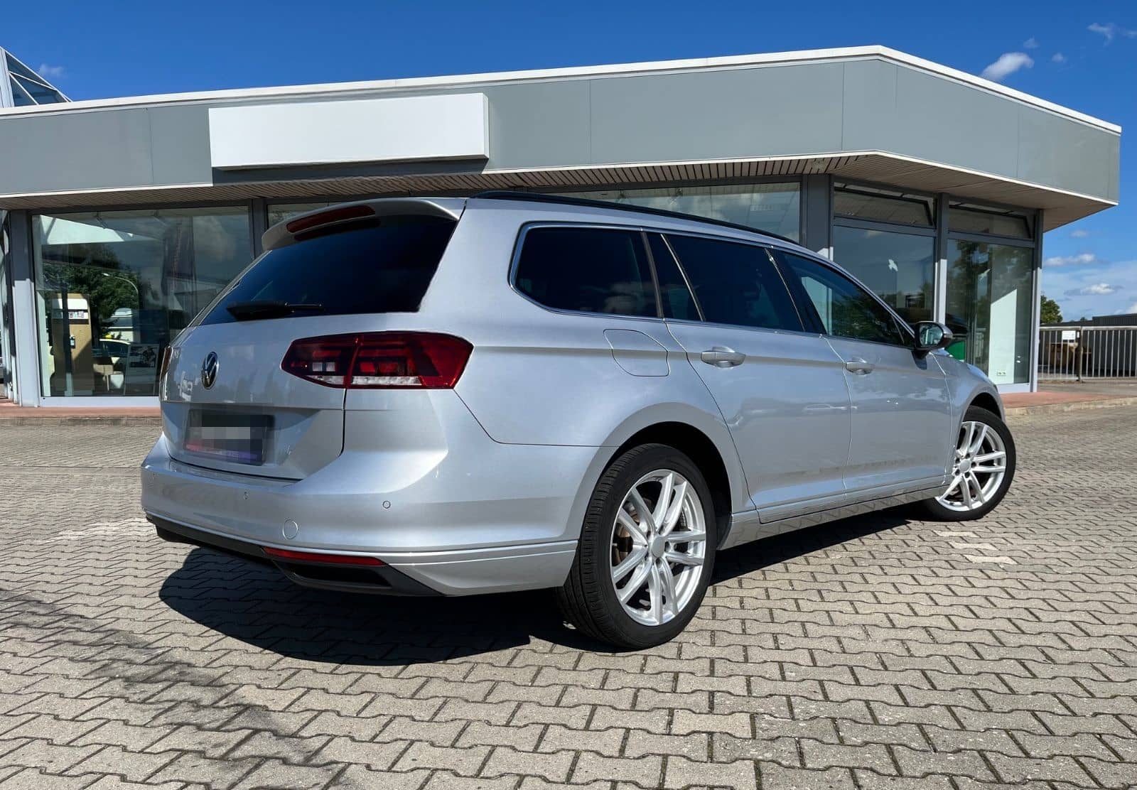 Volkswagen Passat Variant Business 1.5 TSI Navi App AHK ACC foto 2