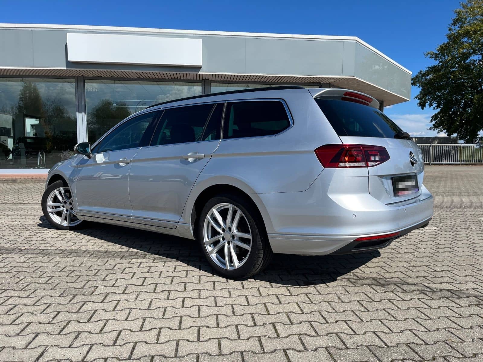 Volkswagen Passat Variant Business 1.5 TSI Navi App AHK ACC foto 3