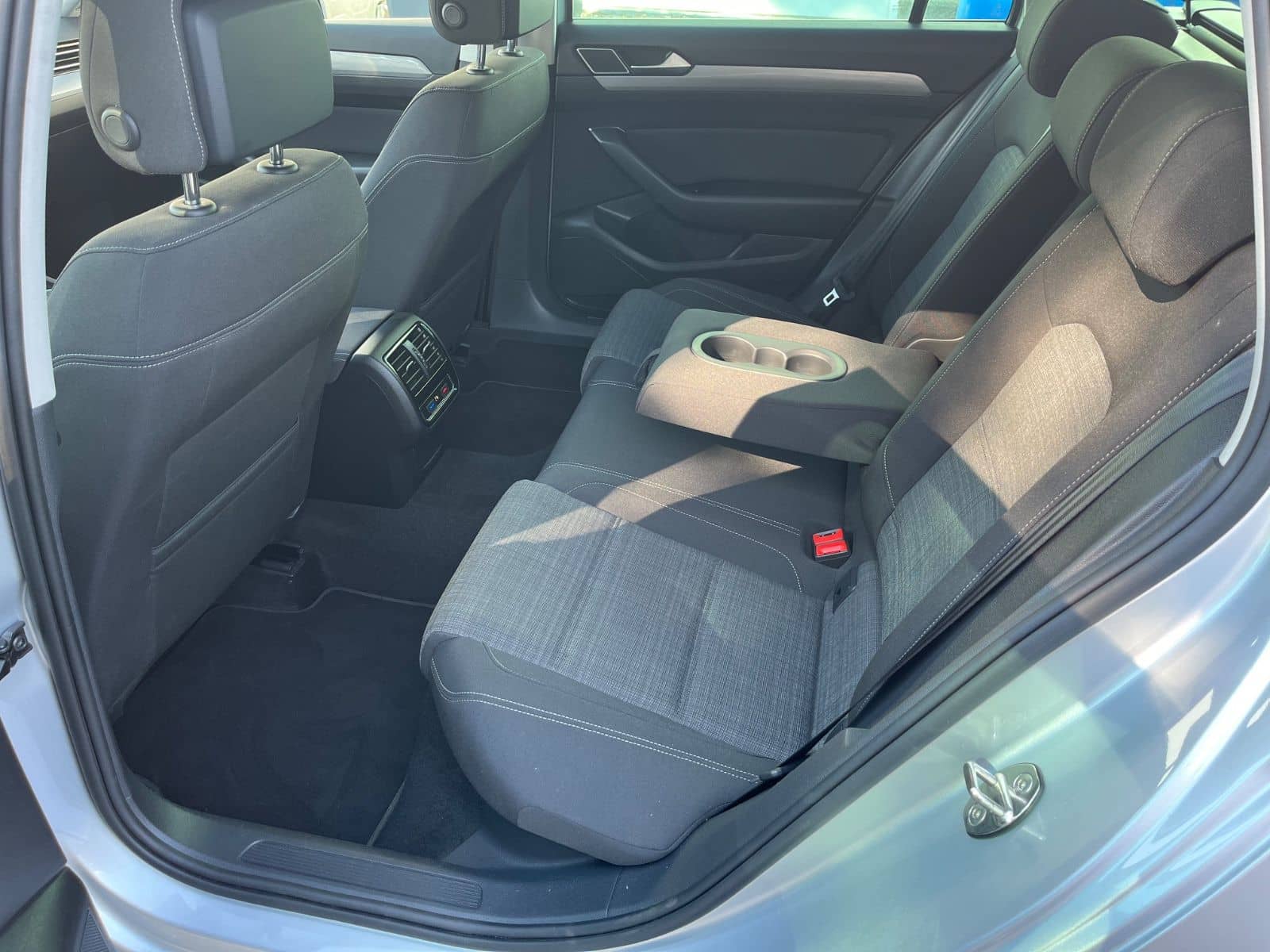 Volkswagen Passat Variant Business 1.5 TSI Navi App AHK ACC foto 5