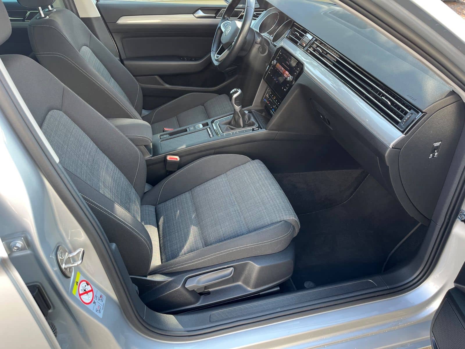 Volkswagen Passat Variant Business 1.5 TSI Navi App AHK ACC foto 6