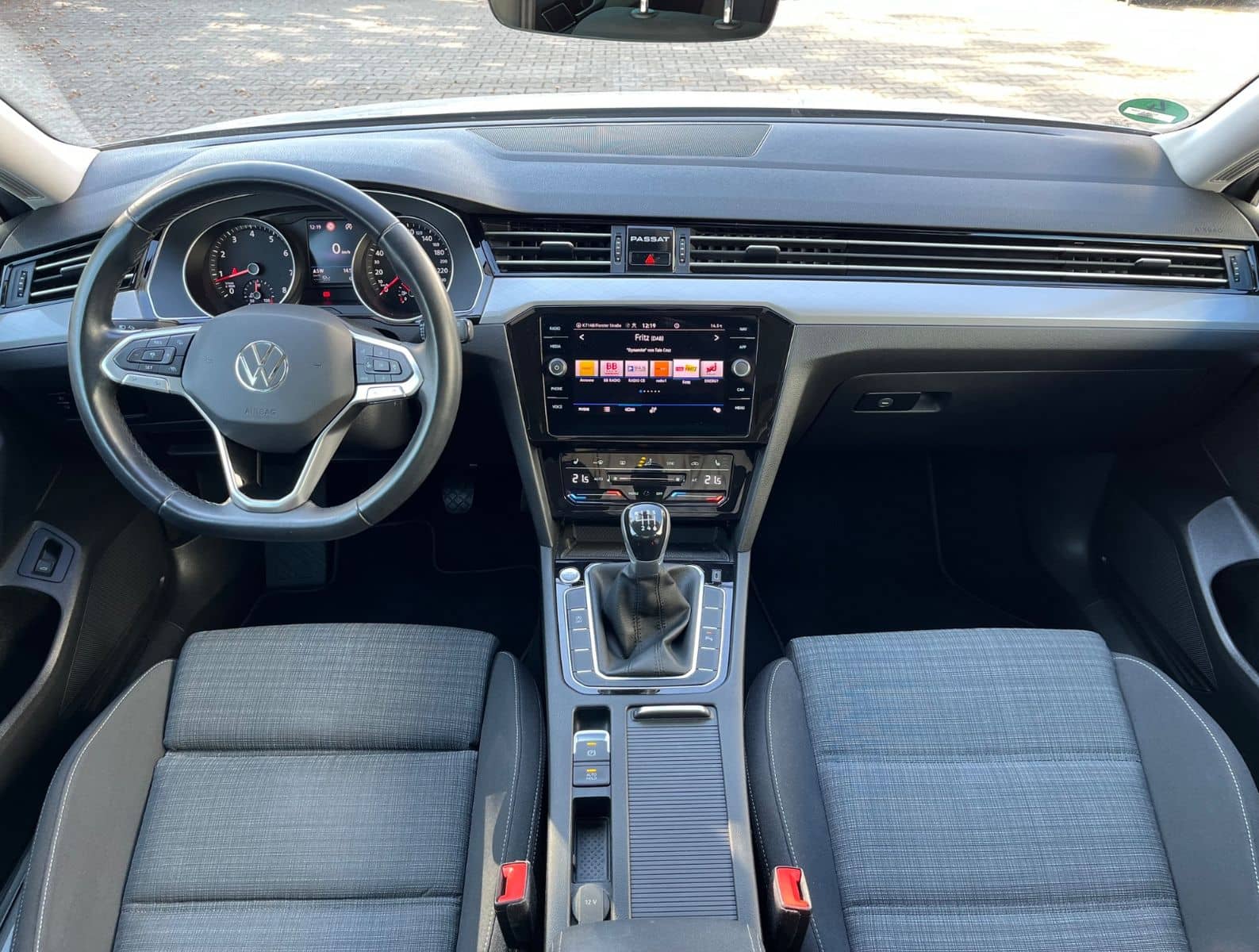 Volkswagen Passat Variant Business 1.5 TSI Navi App AHK ACC foto 8