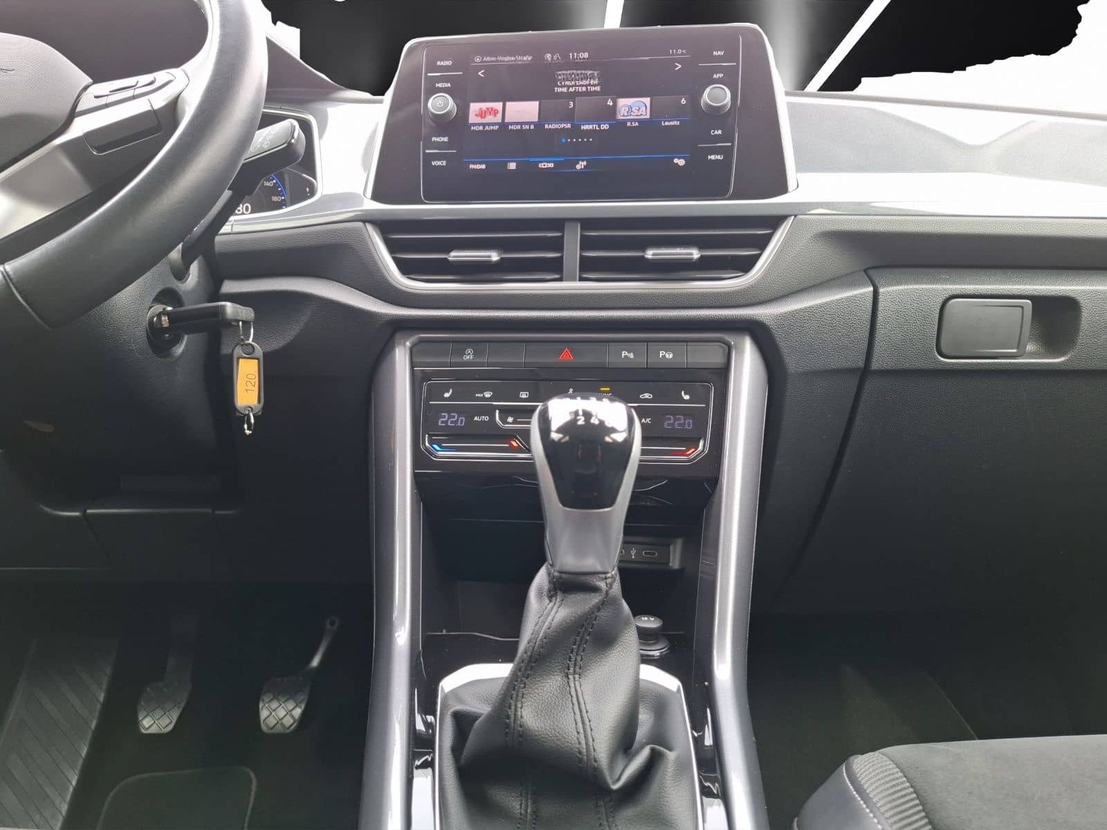 Volkswagen T-Roc TSI Style LED AHK Navi AID ACC RFK SH 18" foto 15