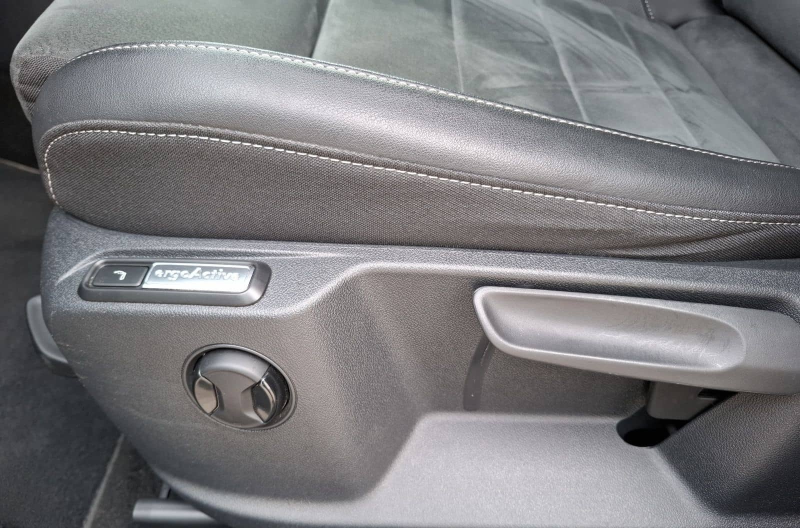 Volkswagen T-Roc TSI Style LED AHK Navi AID ACC RFK SH 18" foto 22