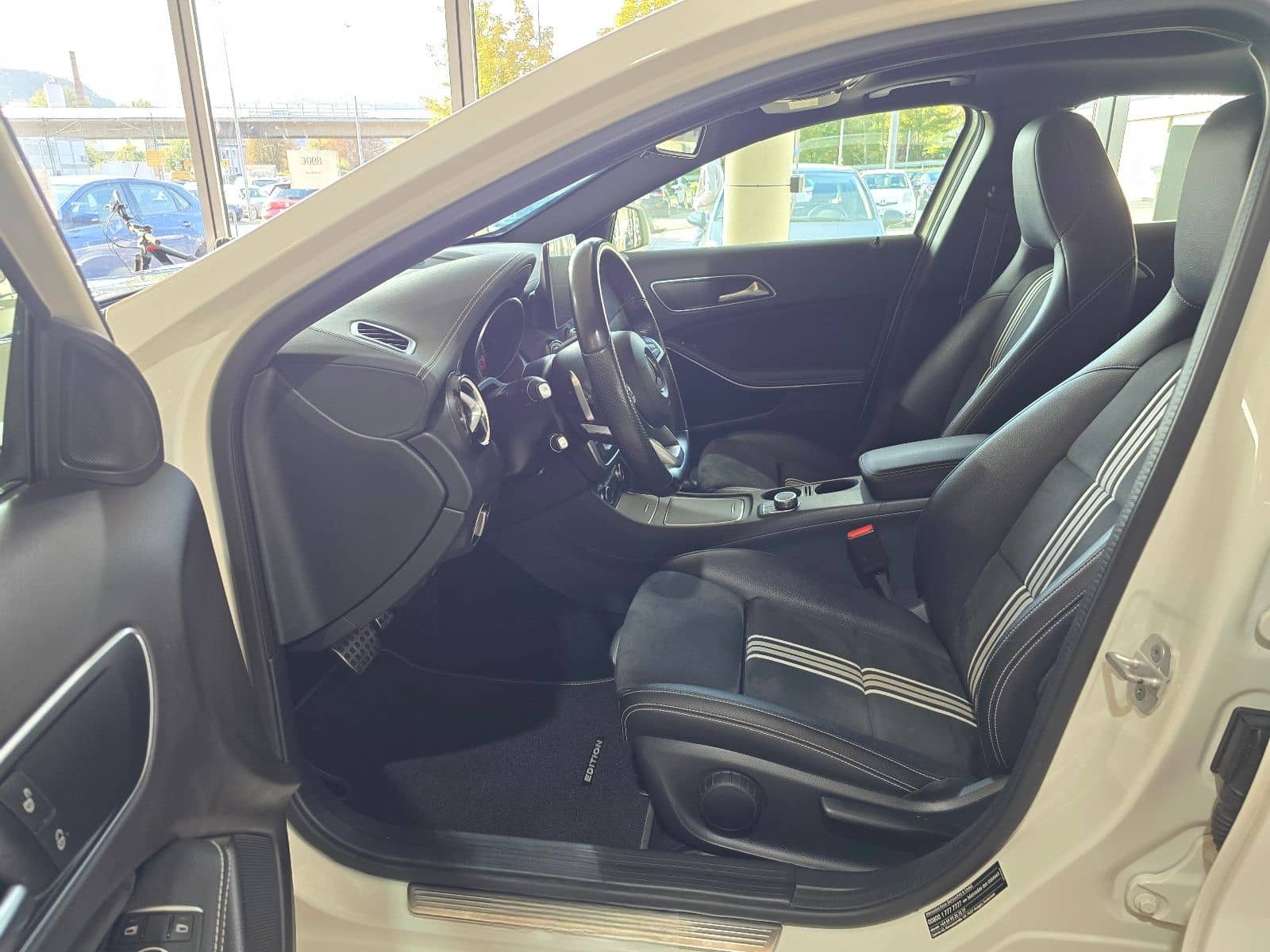 Mercedes-Benz GLA 200 Peak Edition+AMG STYLING+19" AMG LM+PANO foto 9