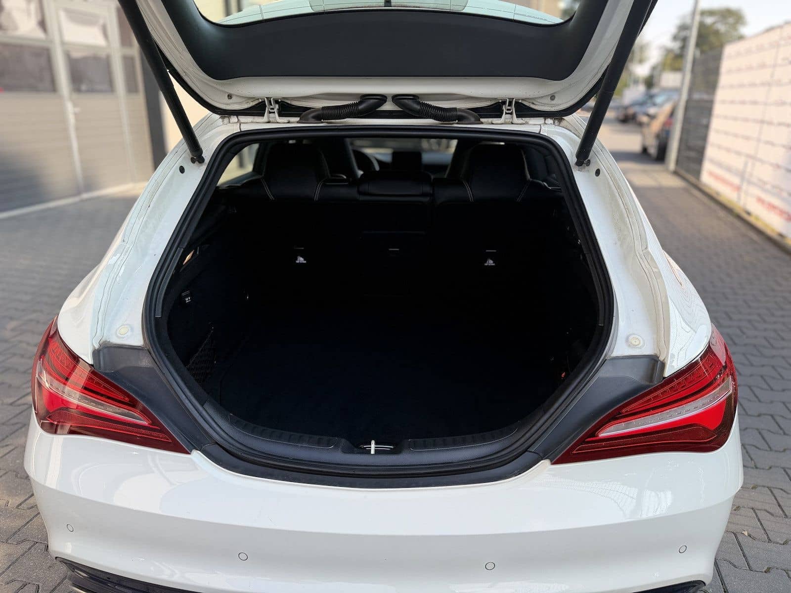 Mercedes-Benz CLA 220 Shooting Brake AMG / PANO / AHK / Kamera foto 20