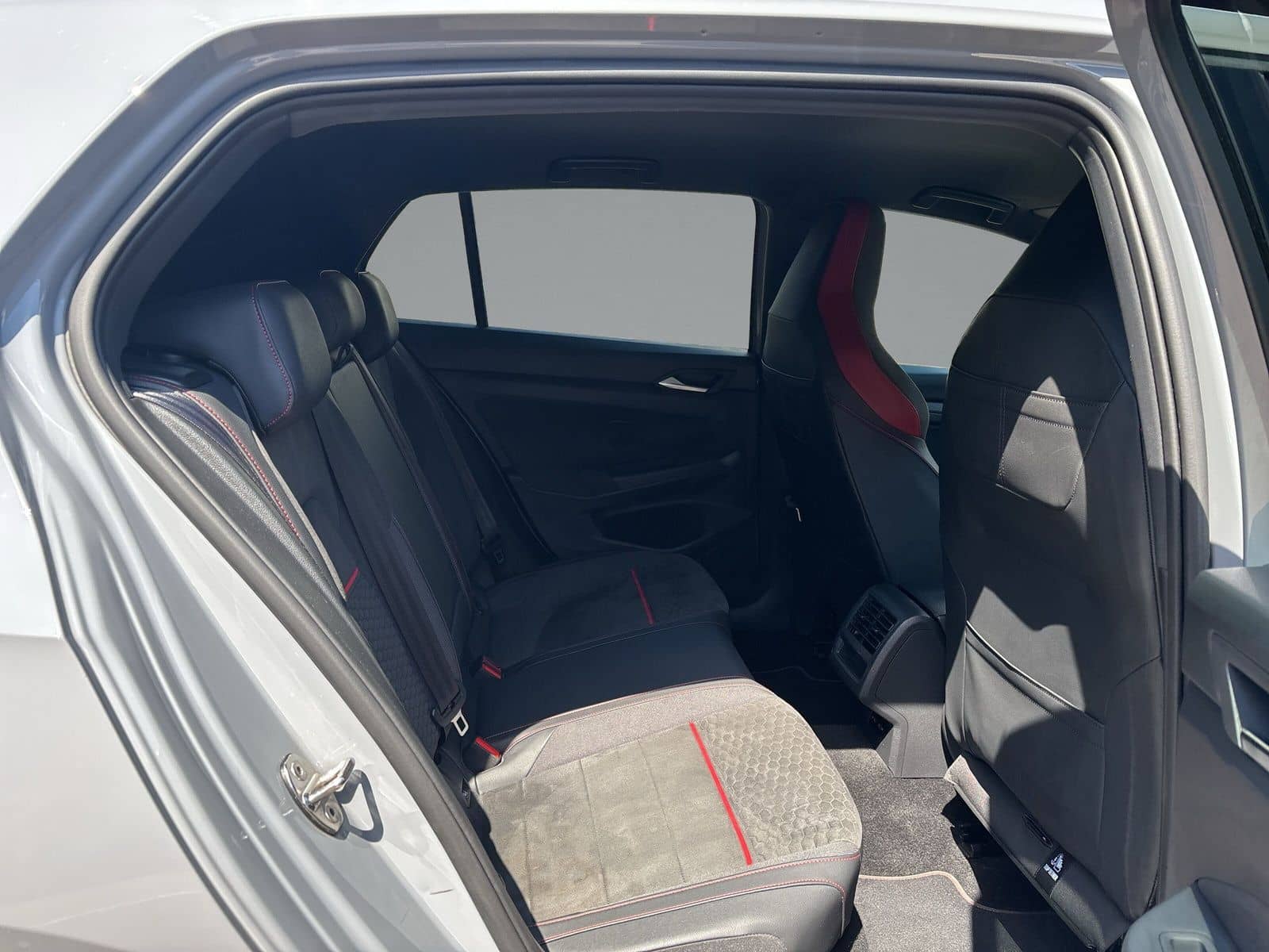 Volkswagen Golf VIII GTI Clubsport 2.0 TSI DSG+MATRIX+ACC foto 14