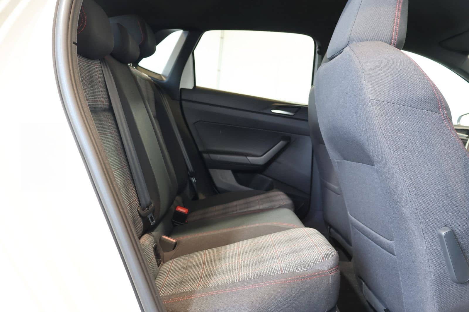 Volkswagen Polo VI 2.0 GTI MATRIX+AID+ACC+KAM+CARPLAY+18" foto 14