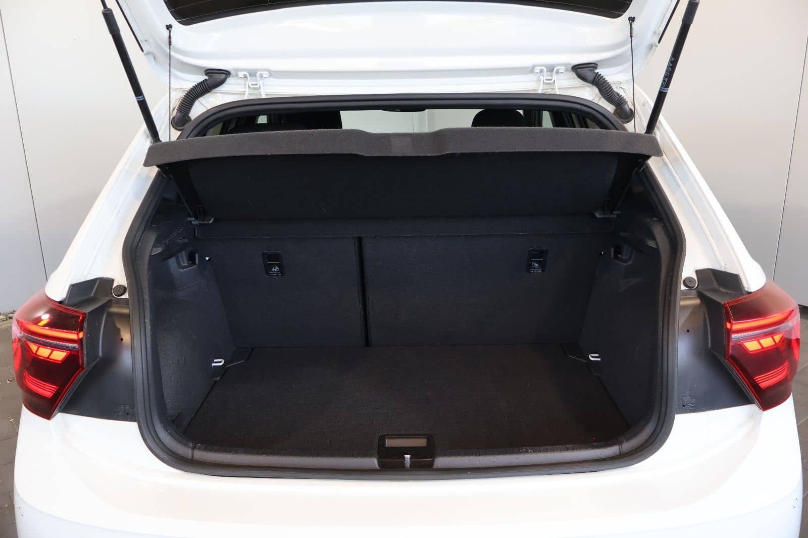 Volkswagen Polo VI 2.0 GTI MATRIX+AID+ACC+KAM+CARPLAY+18" foto 16