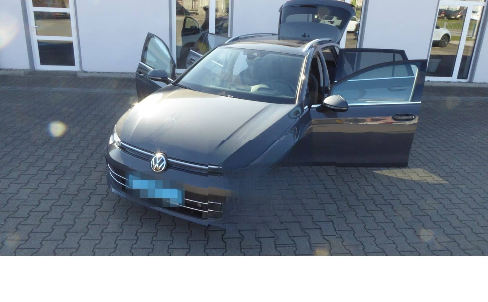 Volkswagen Golf VIII Variant STYLE 1.5 eTSI DSG NAVI LED P- foto 3