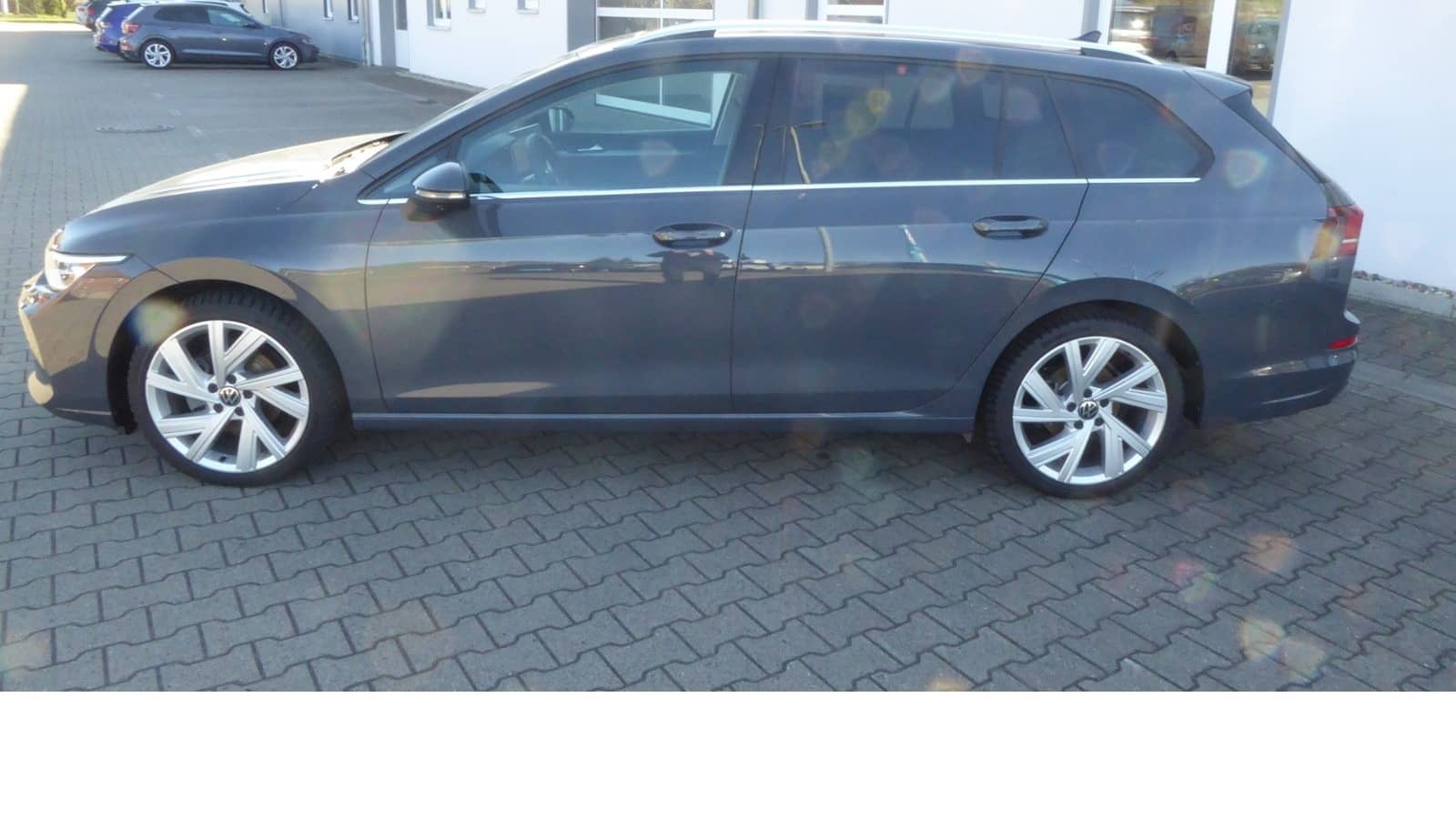 Volkswagen Golf VIII Variant STYLE 1.5 eTSI DSG NAVI LED P- foto 4