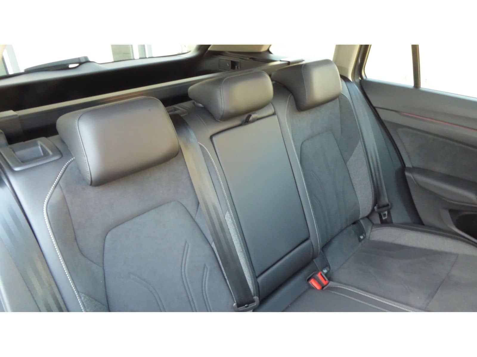 Volkswagen Golf VIII Variant STYLE 1.5 eTSI DSG NAVI LED P- foto 10