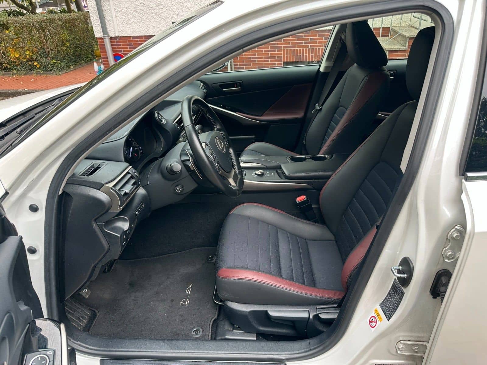 Lexus IS 300h Amazing Edition foto 15