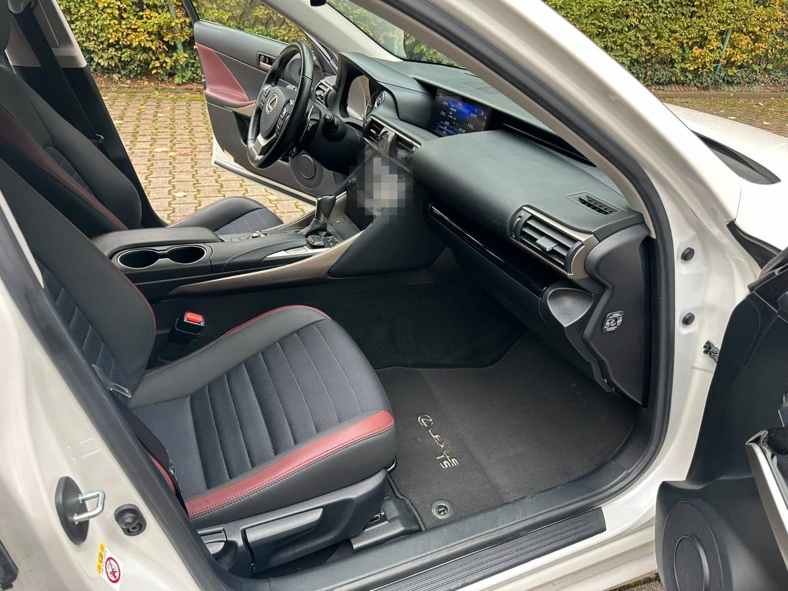 Lexus IS 300h Amazing Edition foto 18