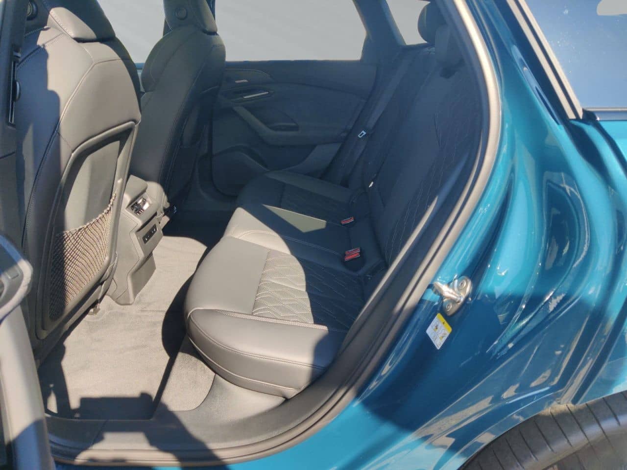 Audi S6 Avant e-tron edition one blue AHK ACC Pano foto 12