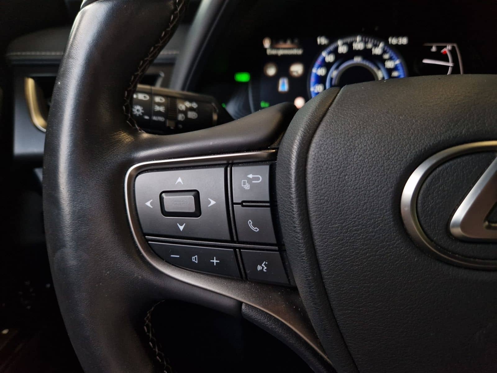 Lexus UX 250 h Style LED ALU foto 15