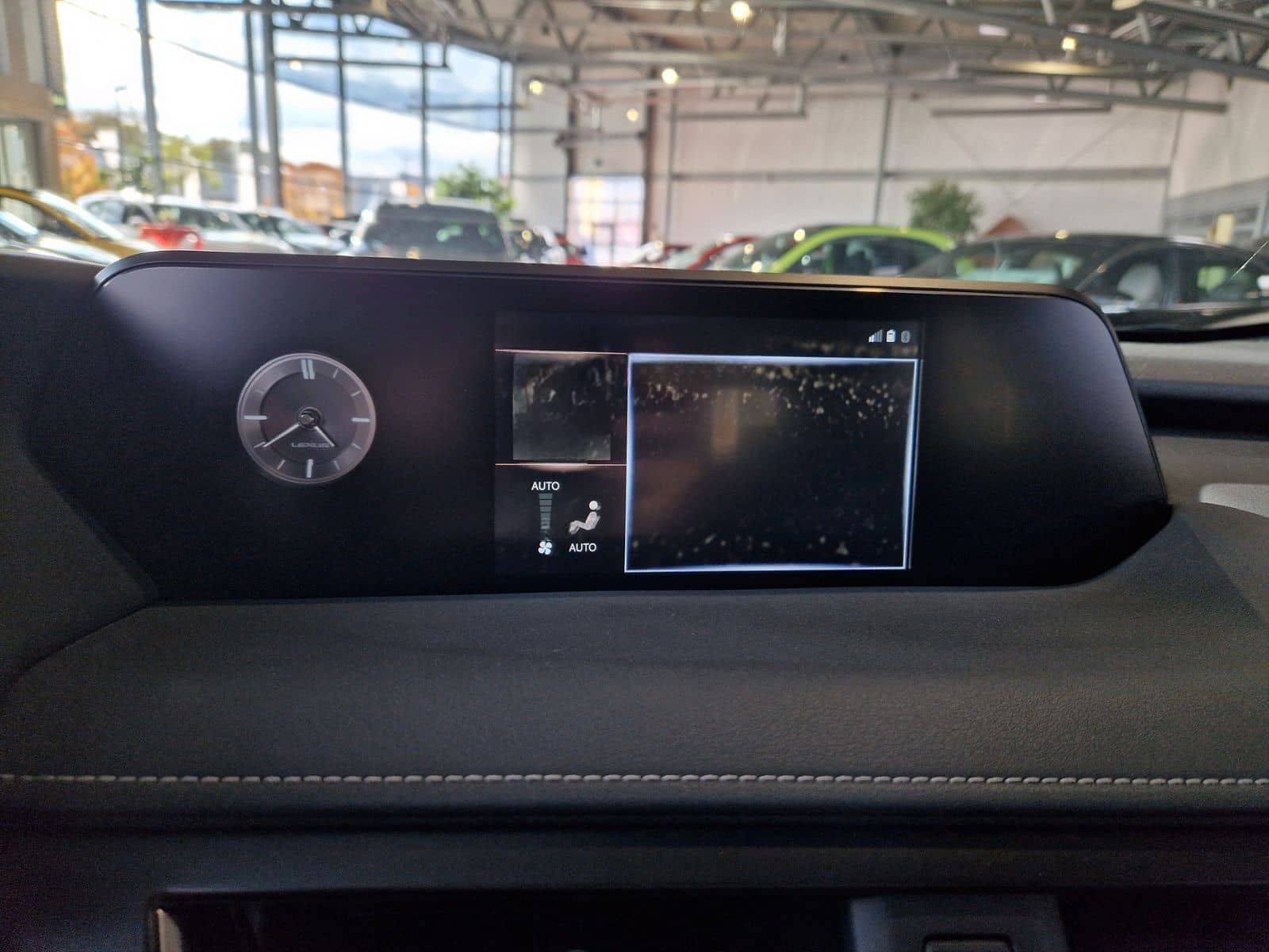 Lexus UX 250 h Style LED ALU foto 18