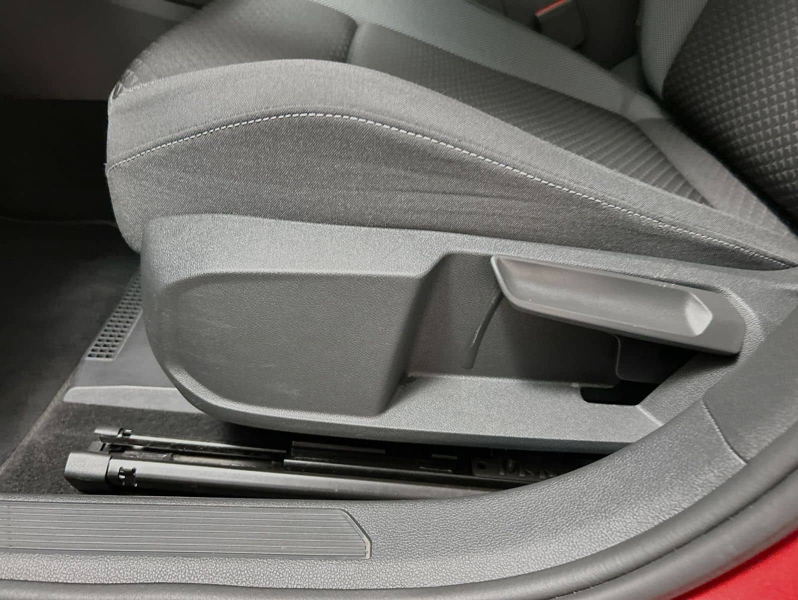 Volkswagen Golf VIII Lim. 1.5 eTSI DSG Active LED RFK Sitzh foto 12