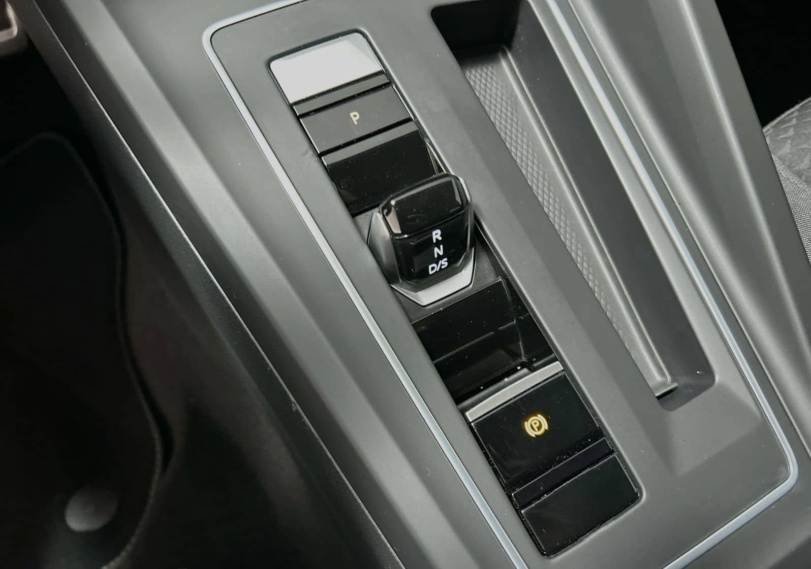 Volkswagen Golf VIII Lim. 1.5 eTSI DSG Active LED RFK Sitzh foto 19