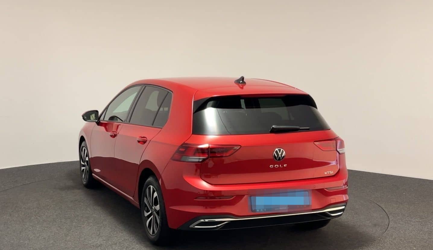 Volkswagen Golf VIII Lim. 1.5 eTSI DSG Active LED RFK Sitzh foto 6