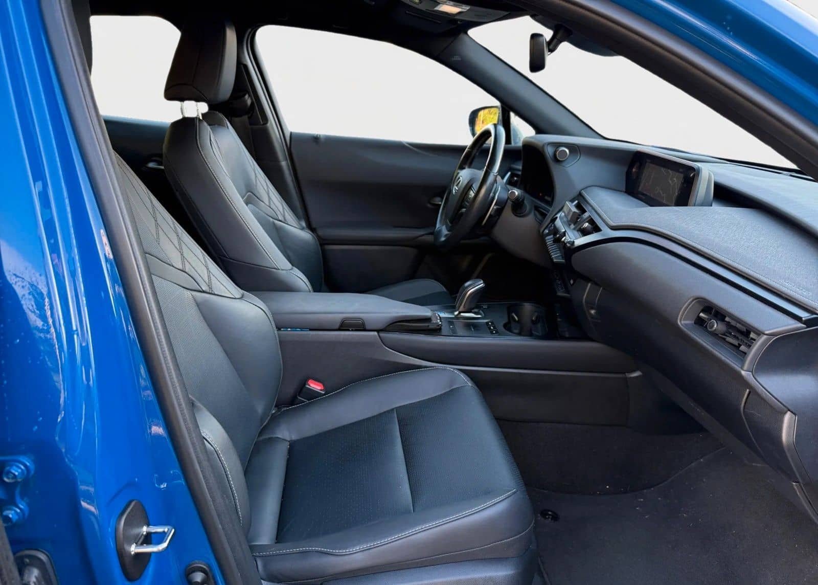 Lexus UX 300 e Mark and  Levingston export 16700 netto foto 6