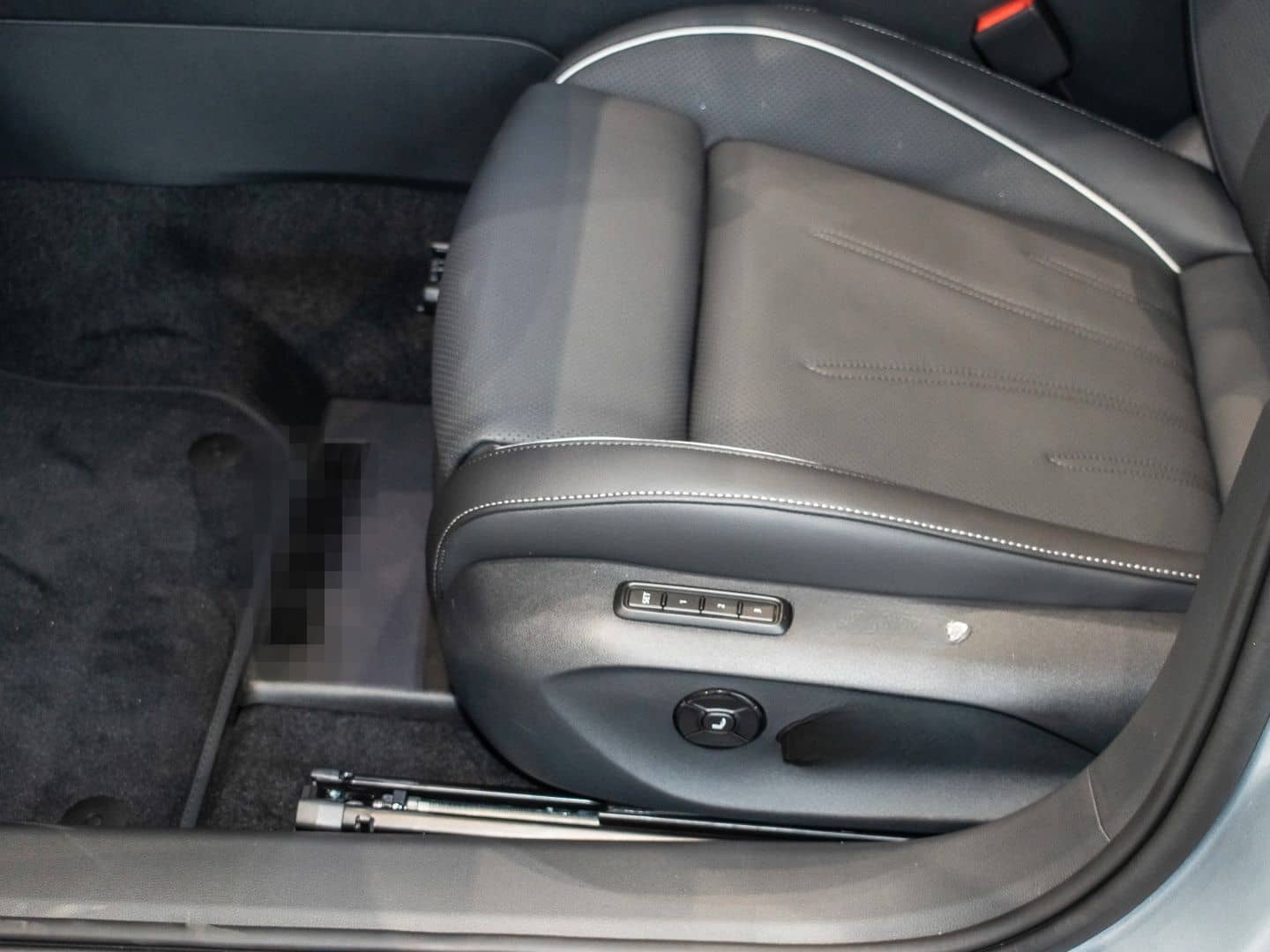 Volkswagen Passat Business 1.5 l eTSI OPF DSG NAVI/PANO foto 11