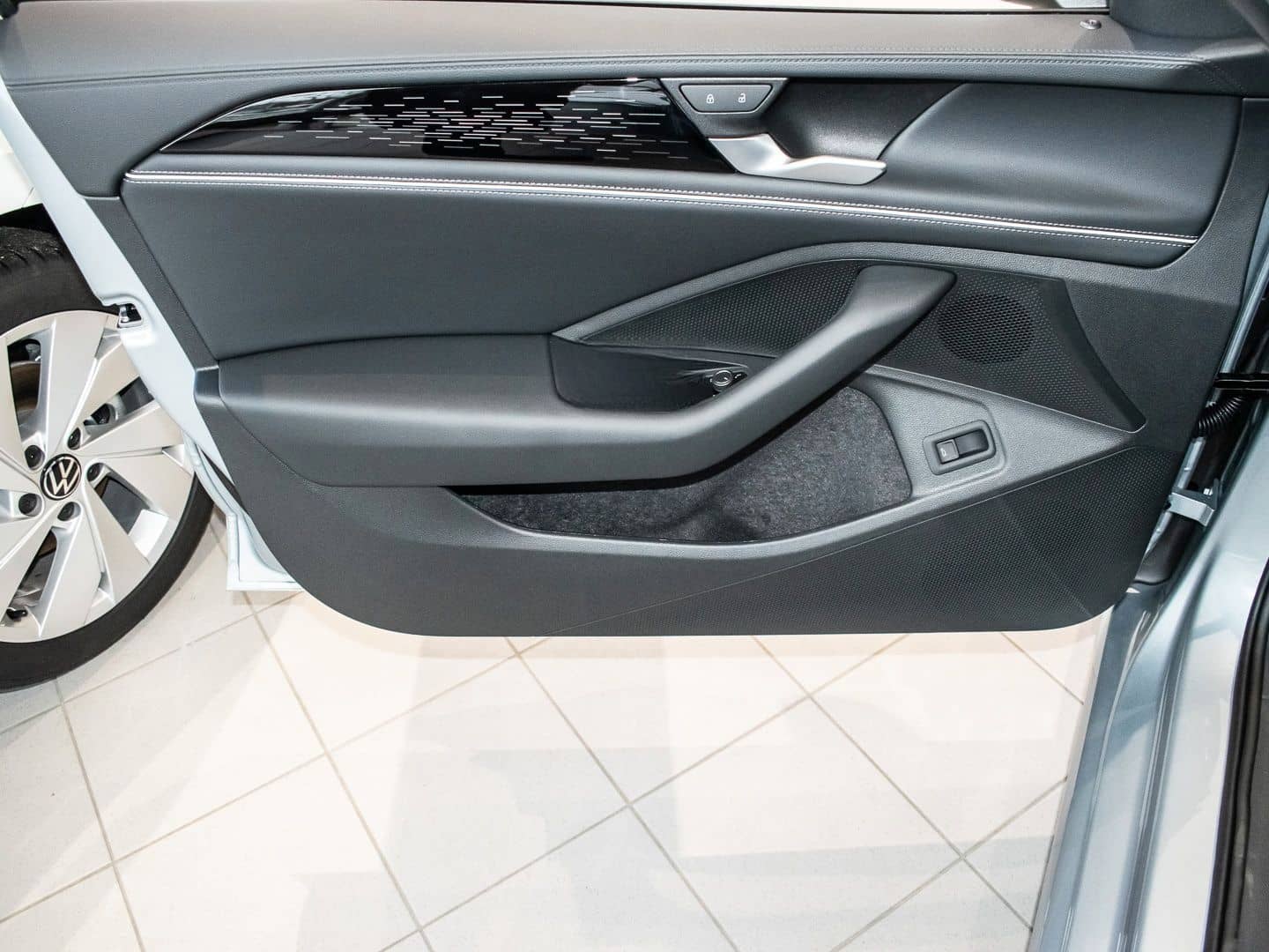 Volkswagen Passat Business 1.5 l eTSI OPF DSG NAVI/PANO foto 12
