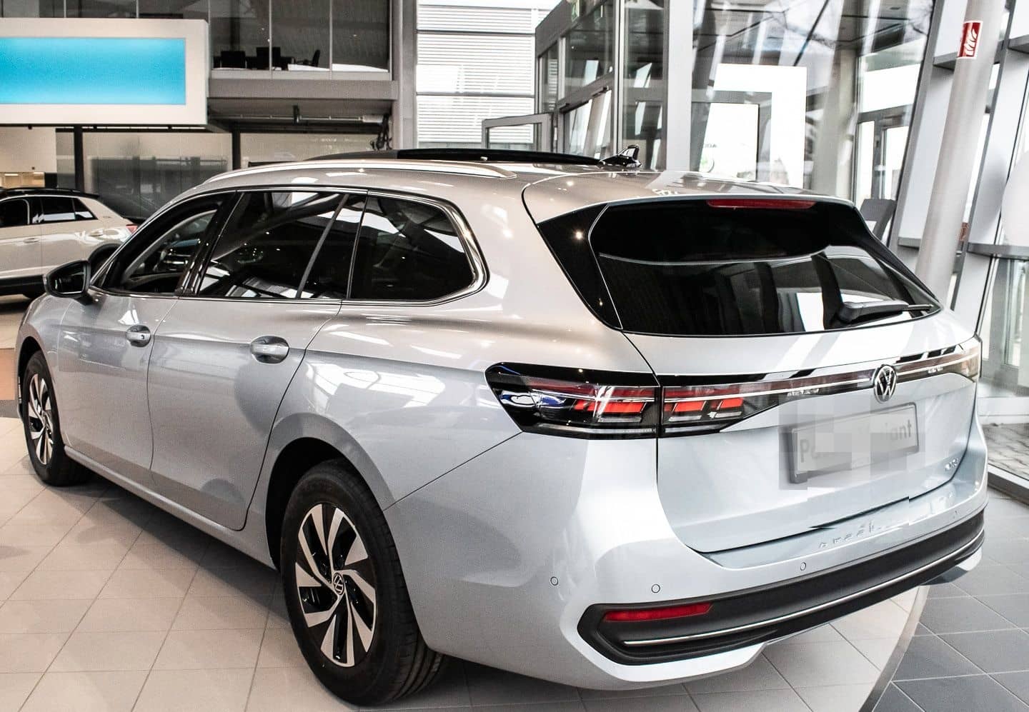 Volkswagen Passat Business 1.5 l eTSI OPF DSG NAVI/PANO foto 3