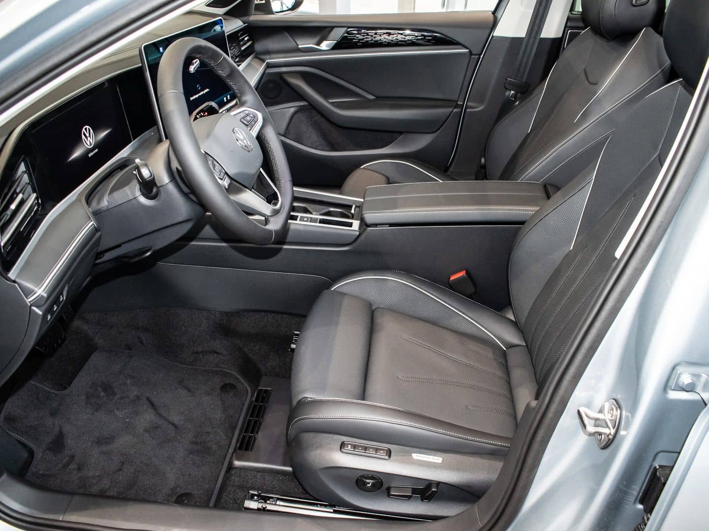 Volkswagen Passat Business 1.5 l eTSI OPF DSG NAVI/PANO foto 10