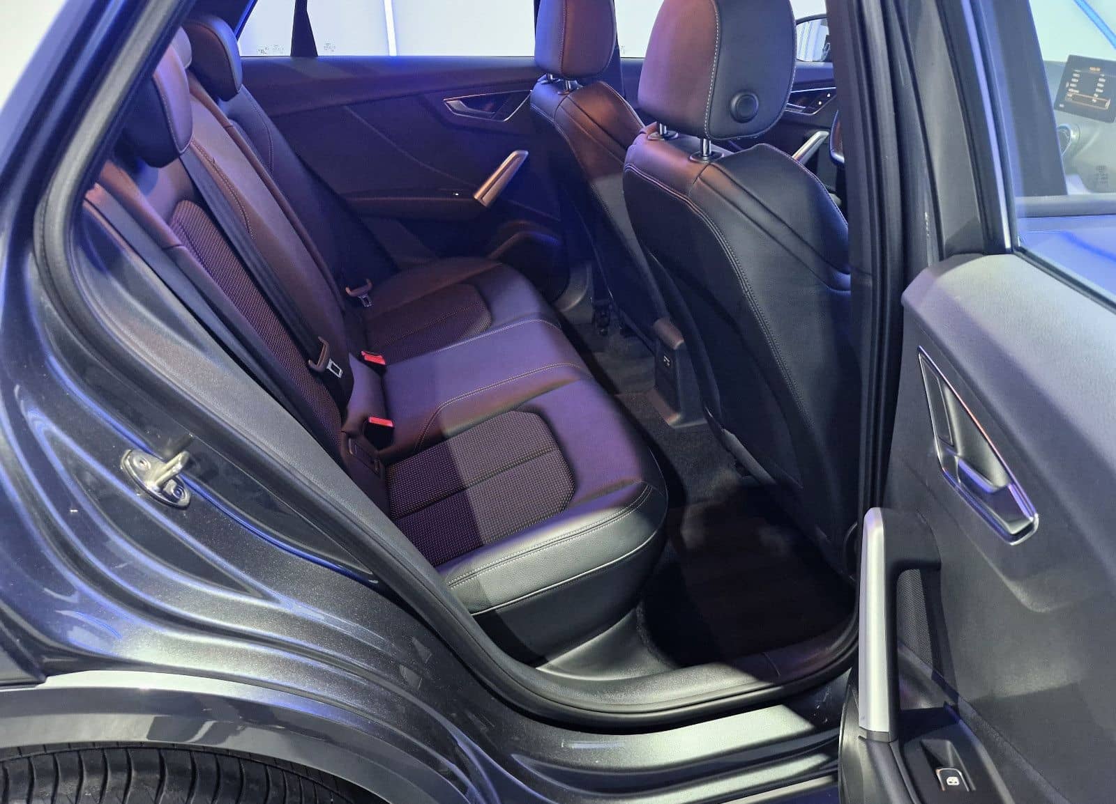 Audi Q2 1.4 TFSI S LINE / LED/LEDER/18 ZOLL/ foto 13