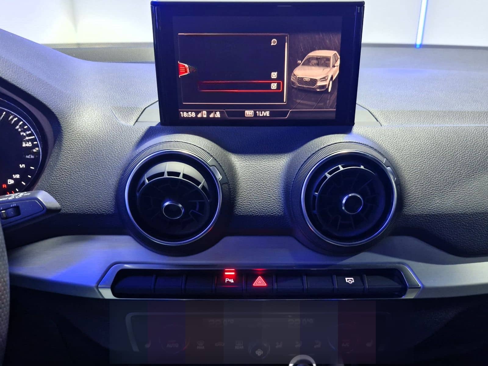 Audi Q2 1.4 TFSI S LINE / LED/LEDER/18 ZOLL/ foto 22