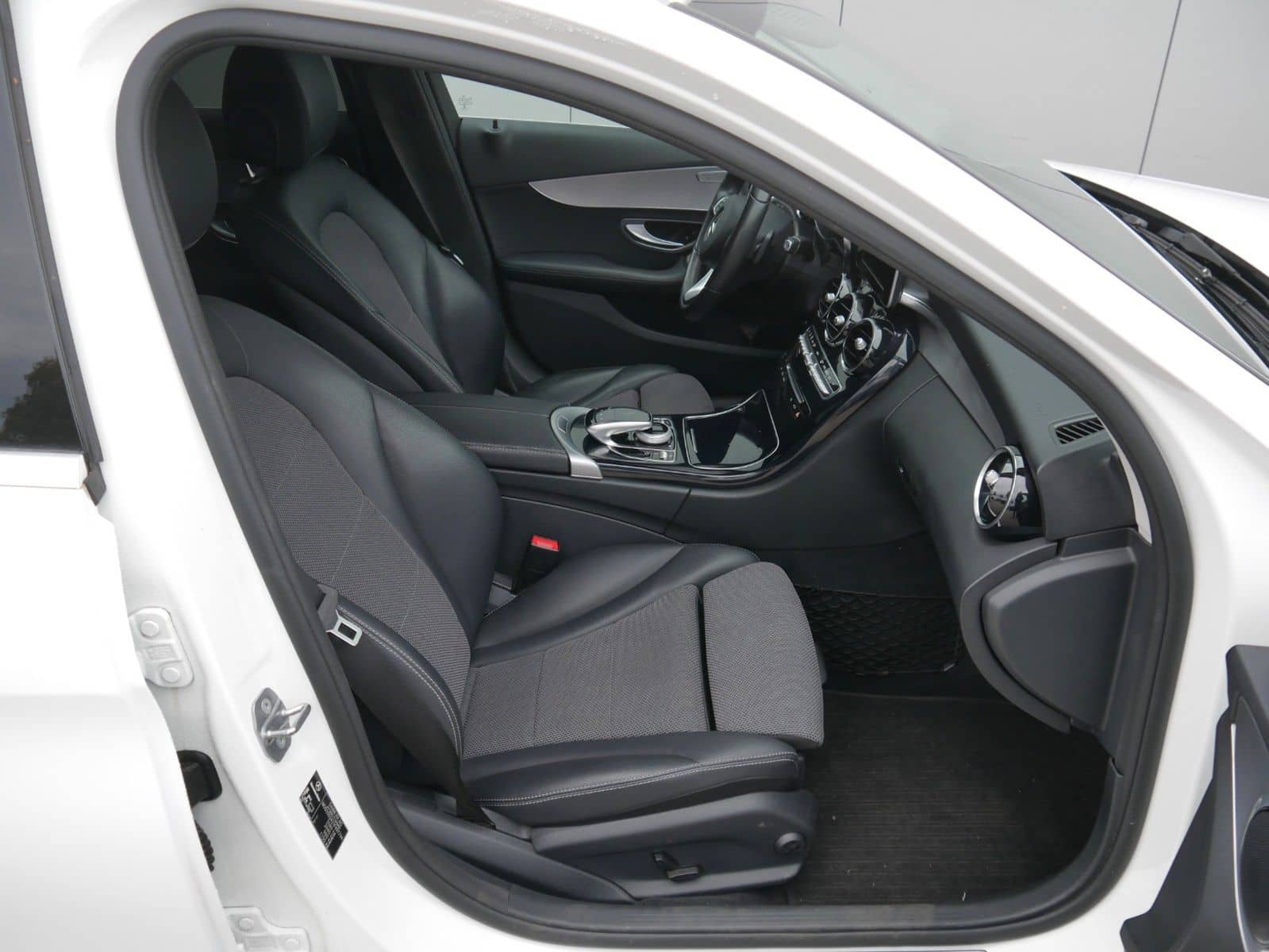 Mercedes-Benz C 200 T CGI Avantgarde NAVI/LED/KEYLESS/SPUR foto 14